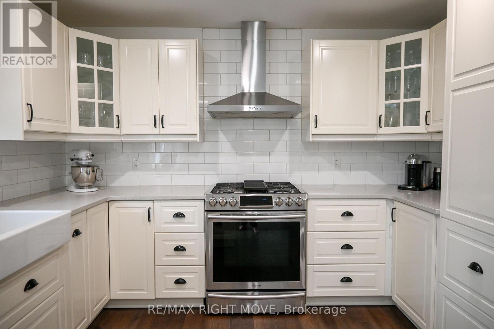 4287 Huronia Road Property Photo 10
