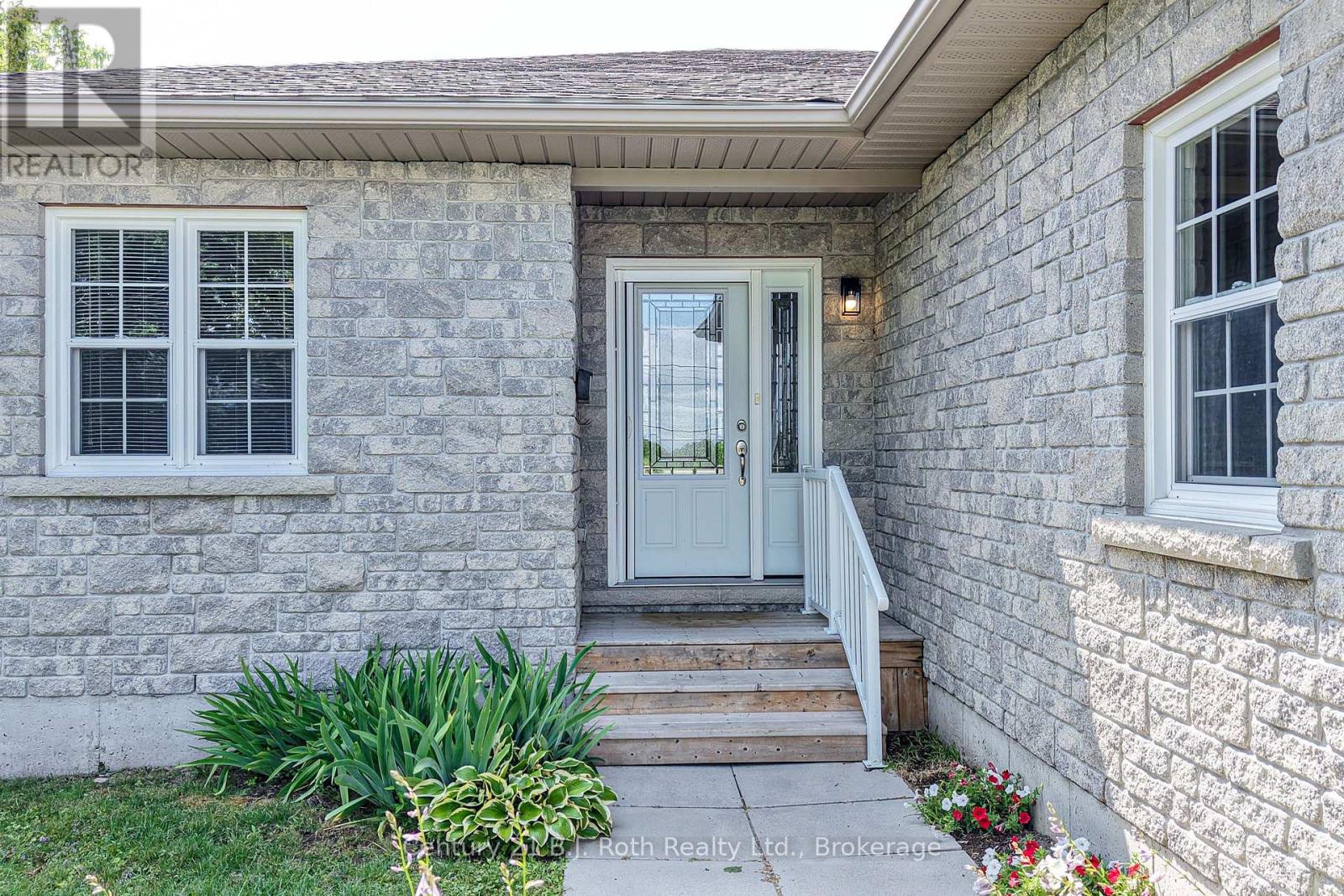 65 Courtland Street Property Photo 7