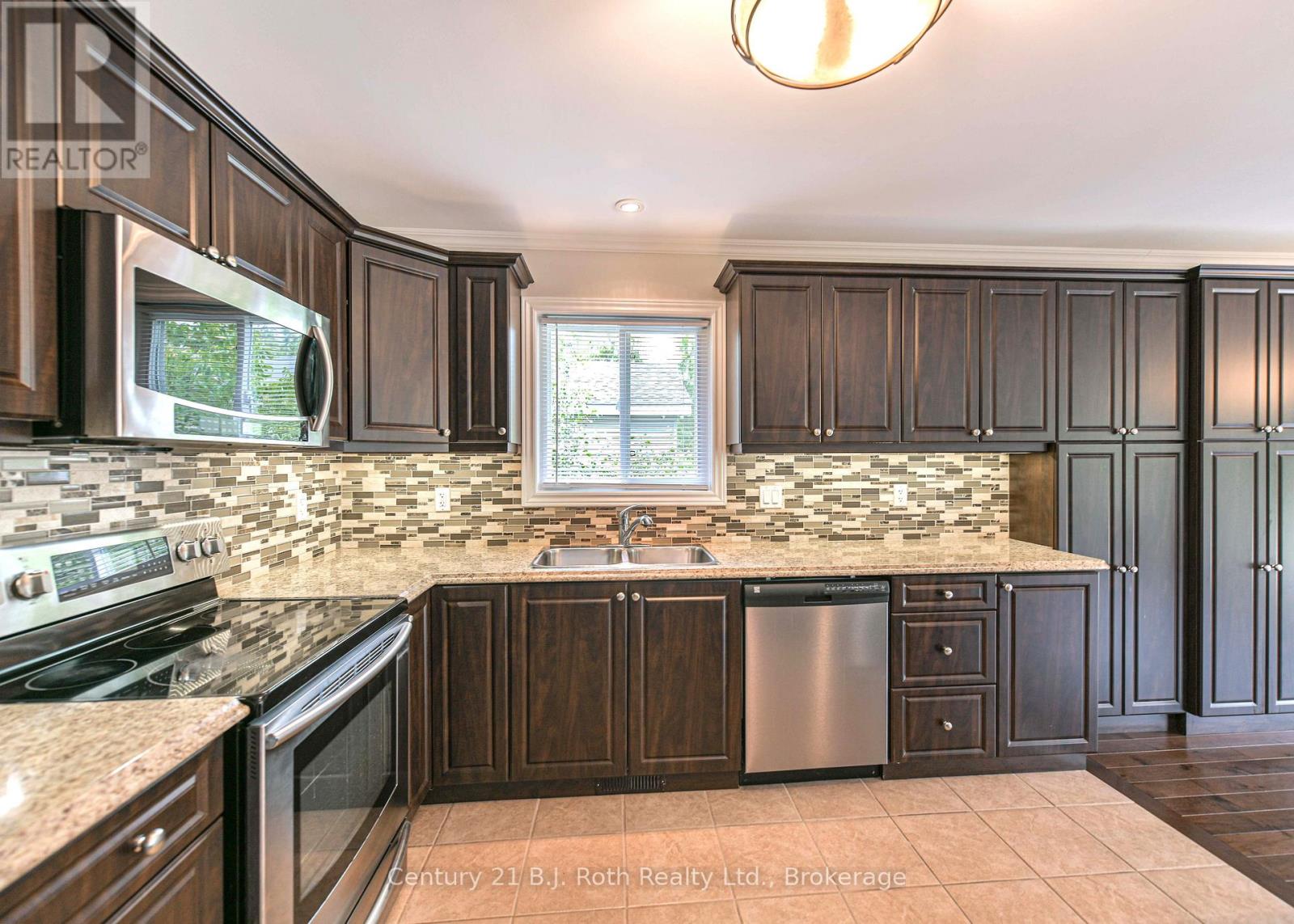 65 Courtland Street Property Photo 22