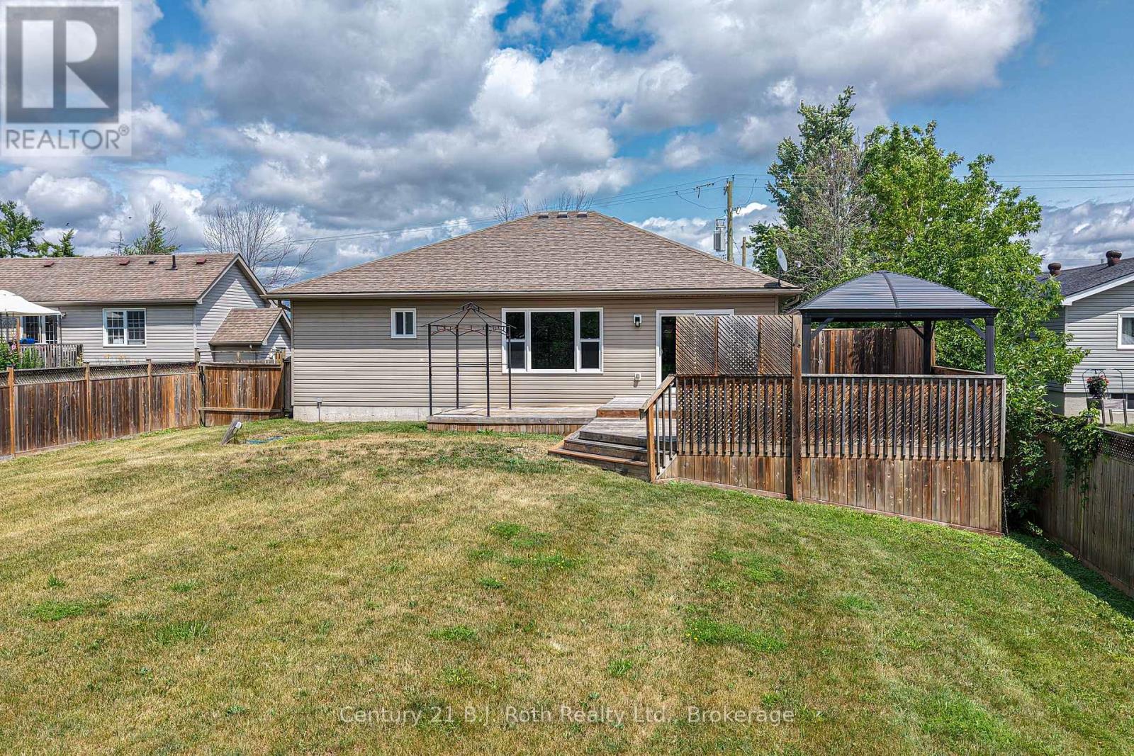65 Courtland Street Property Photo 42