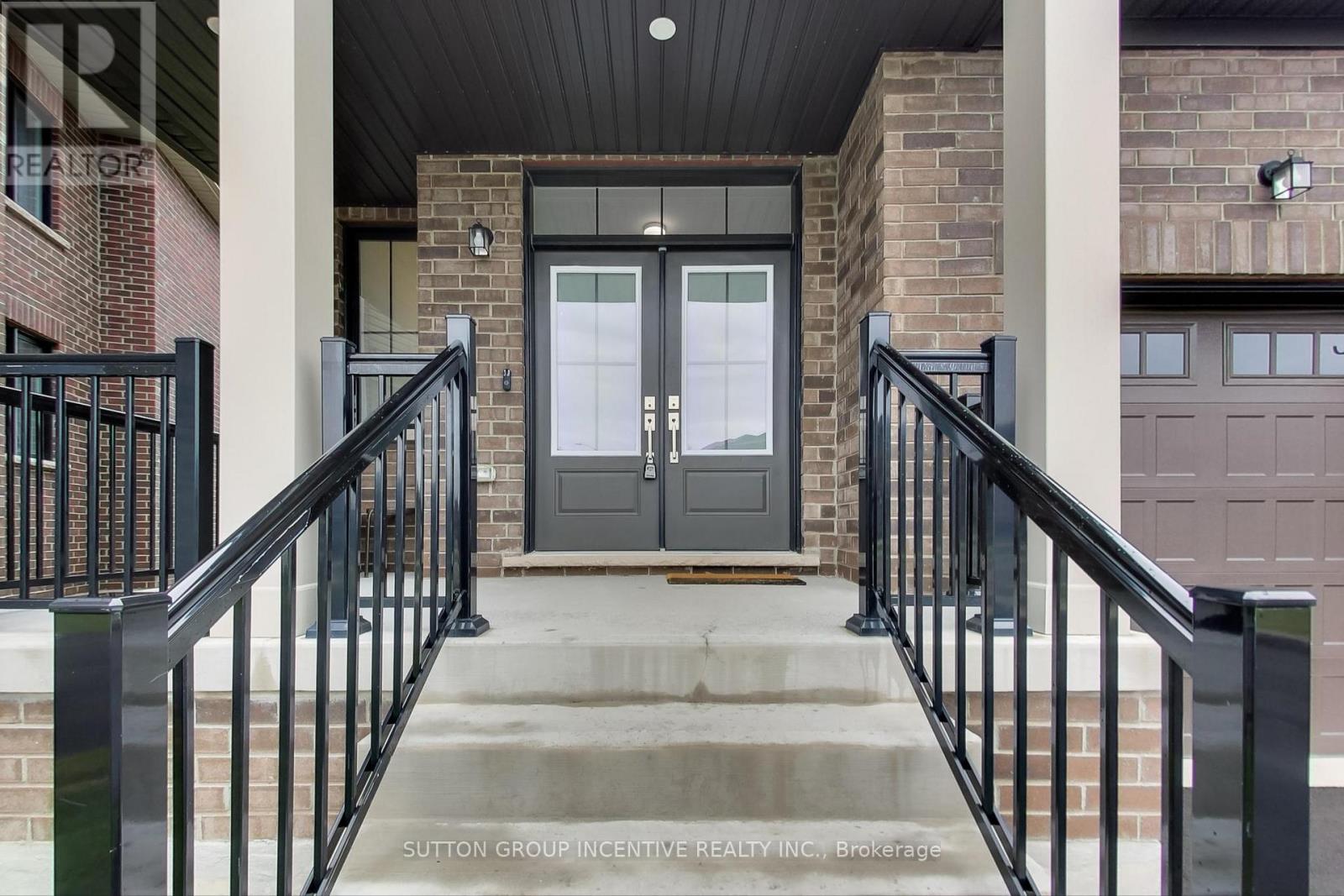 13 Abbey Crescent Property Photo 2