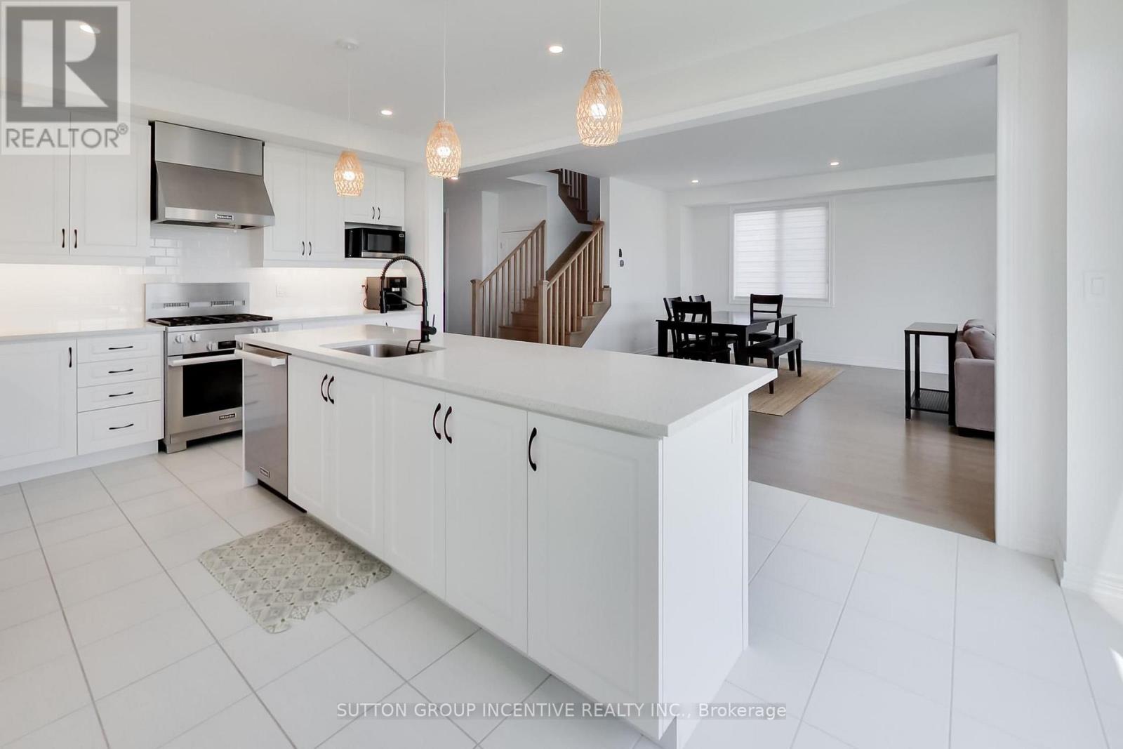 13 Abbey Crescent Property Photo 6