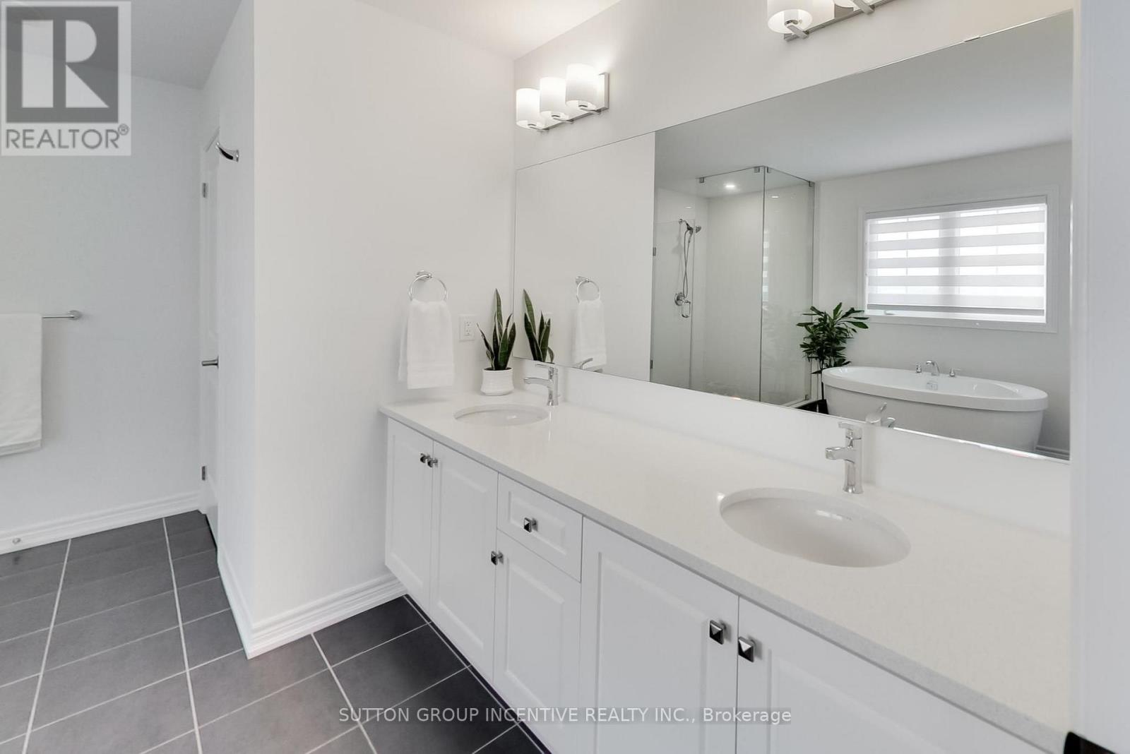 13 Abbey Crescent Property Photo 17
