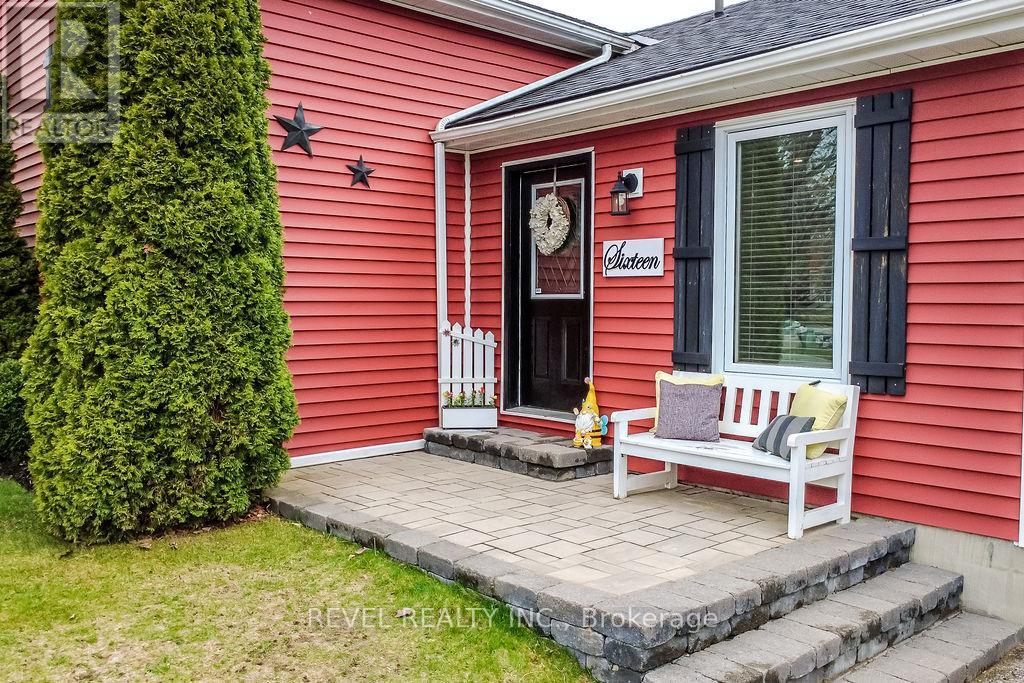 16 Sumac Crescent Property Photo 4