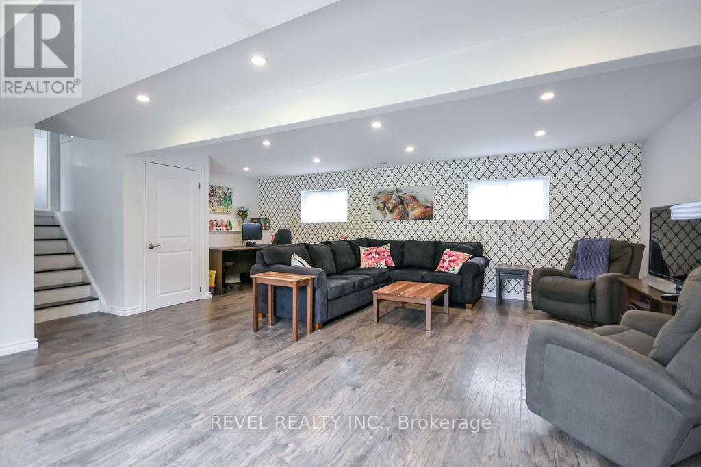 16 Sumac Crescent Property Photo 32