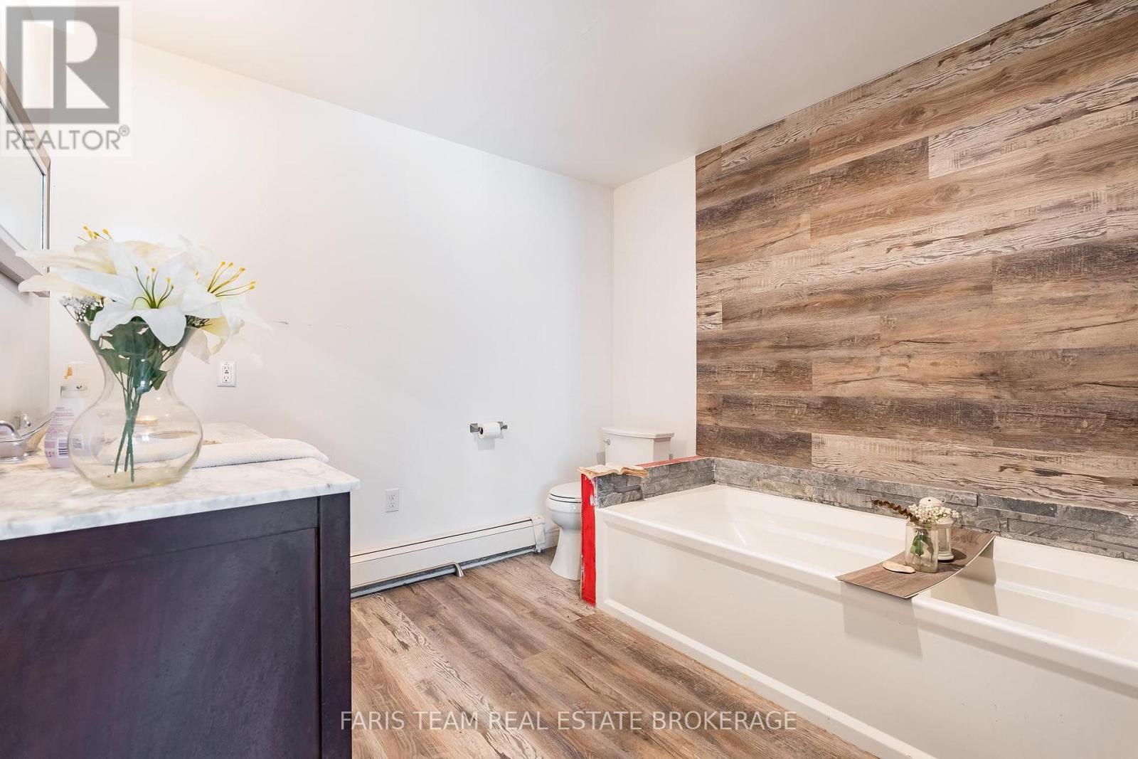 1008 Rainbow Valley Road W Property Photo 4