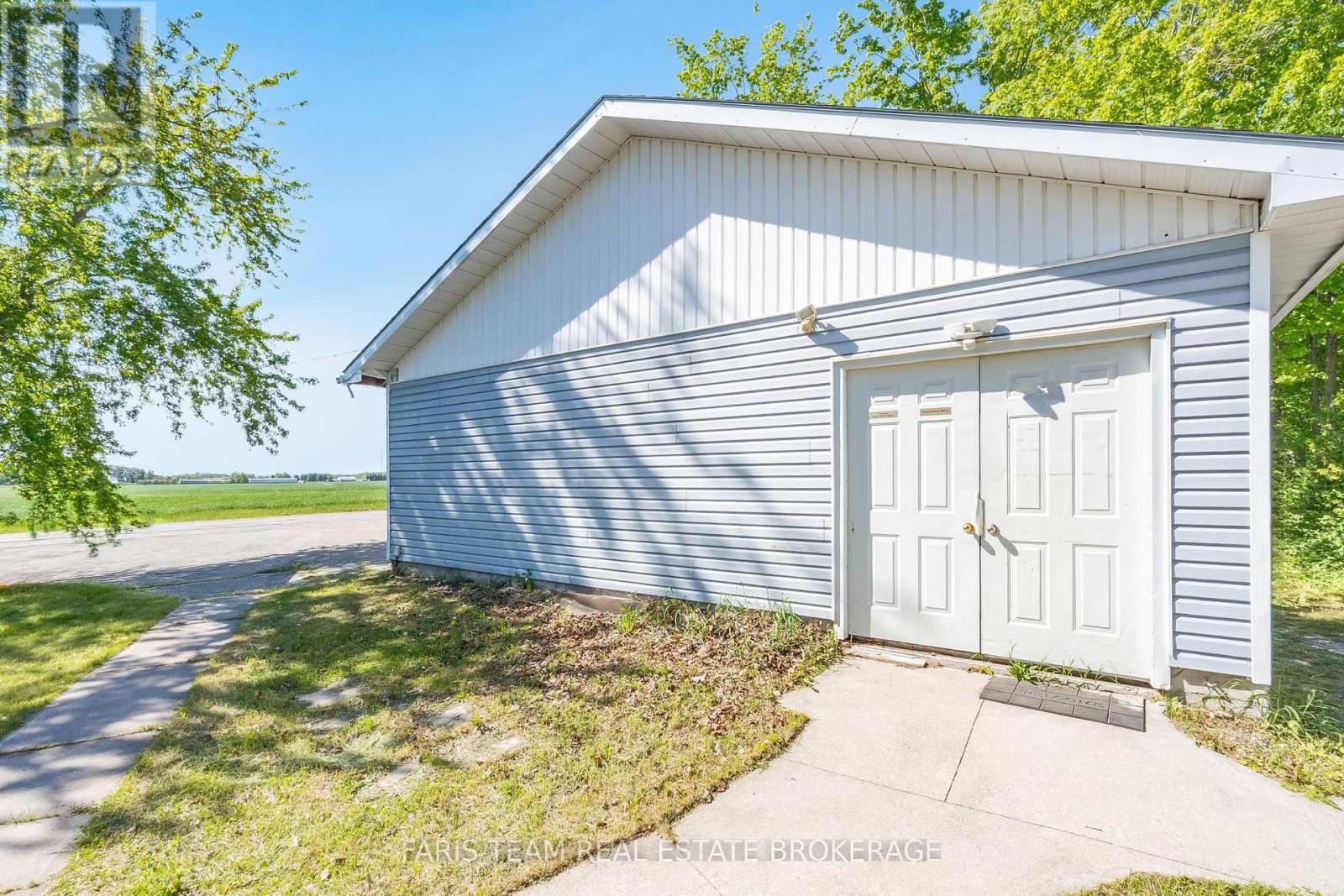 1008 Rainbow Valley Road W Property Photo 8
