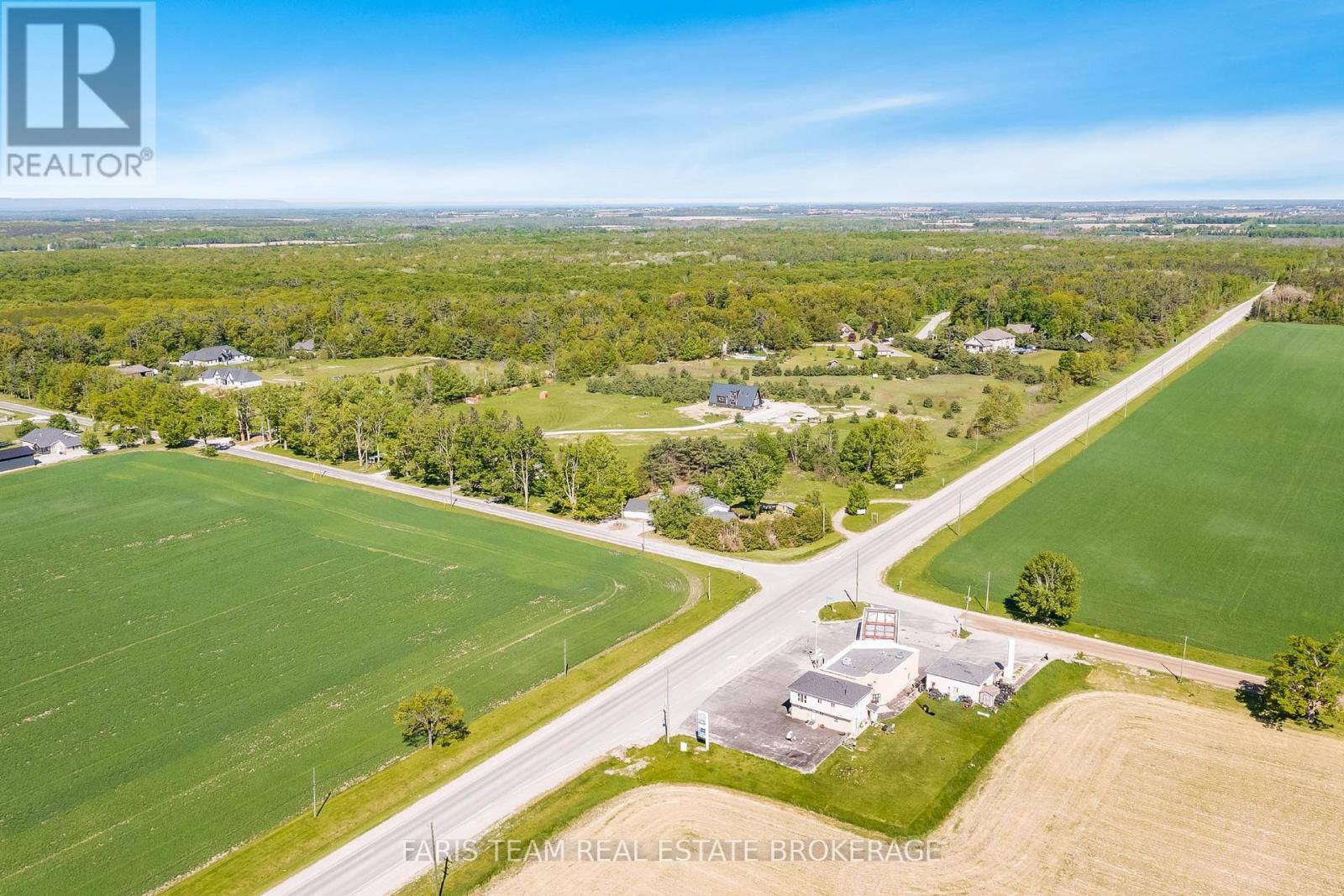 1008 Rainbow Valley Road W Property Photo 10