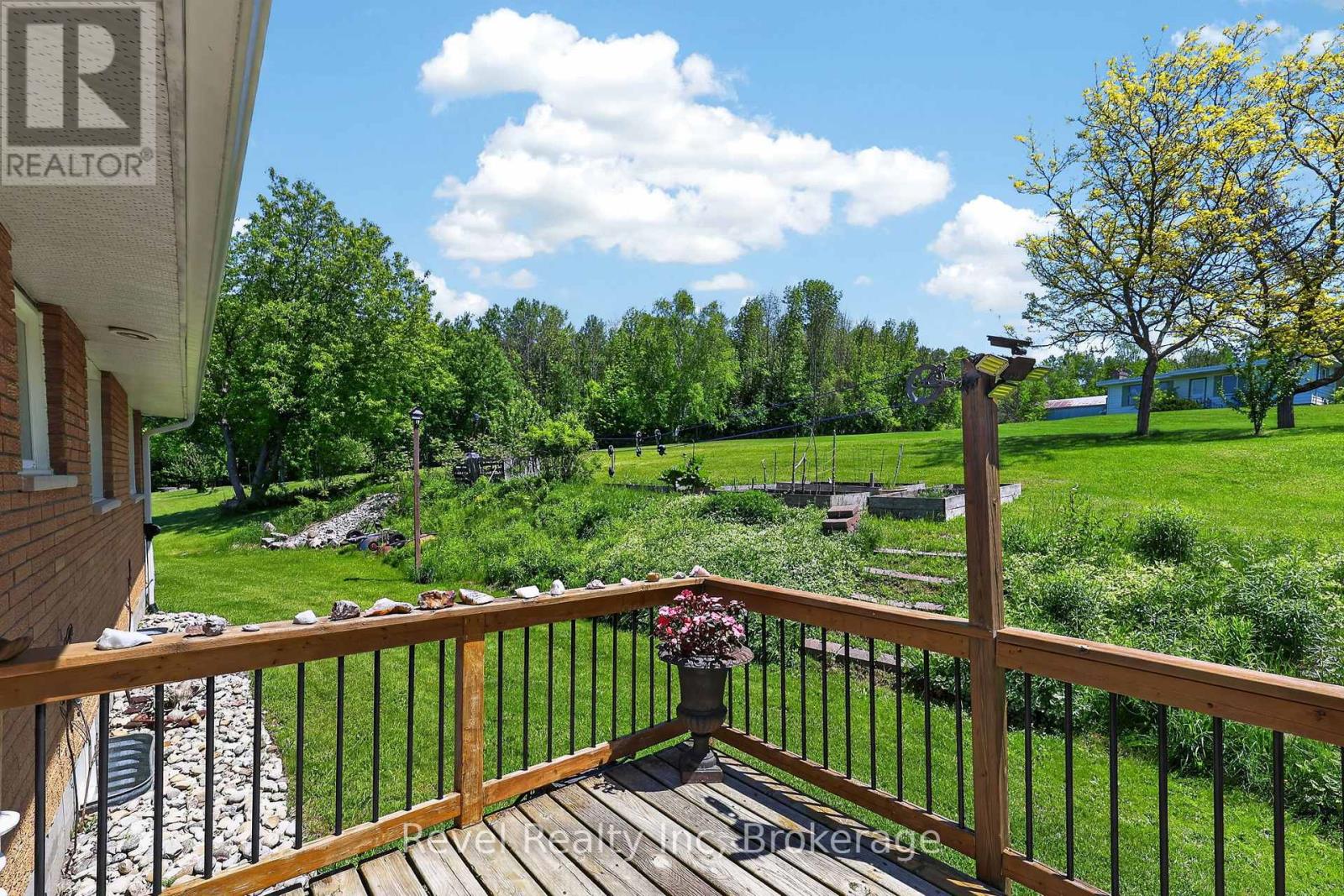 2391 Rumney Road Property Photo 3