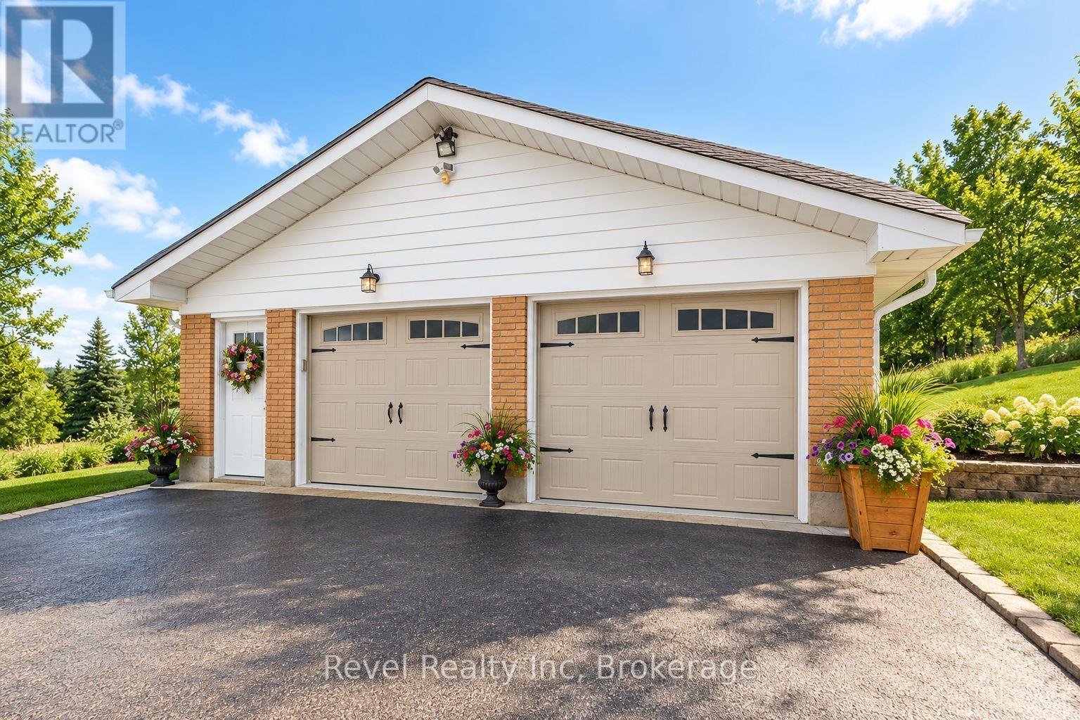 2391 Rumney Road Property Photo 4