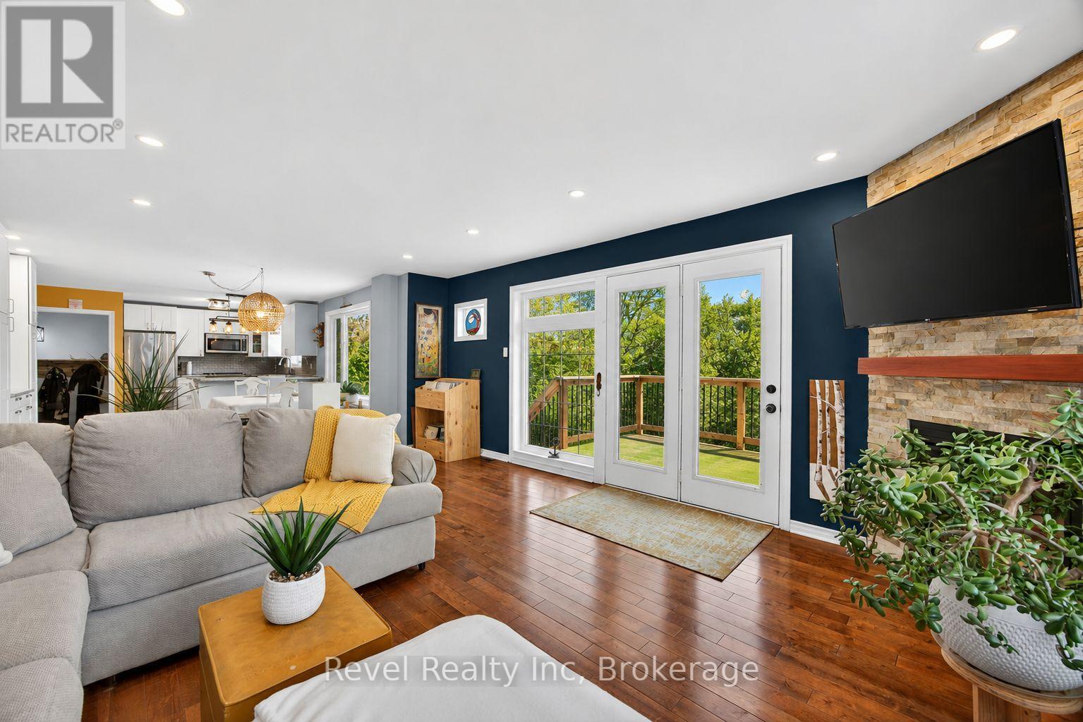 2391 Rumney Road Property Photo 6