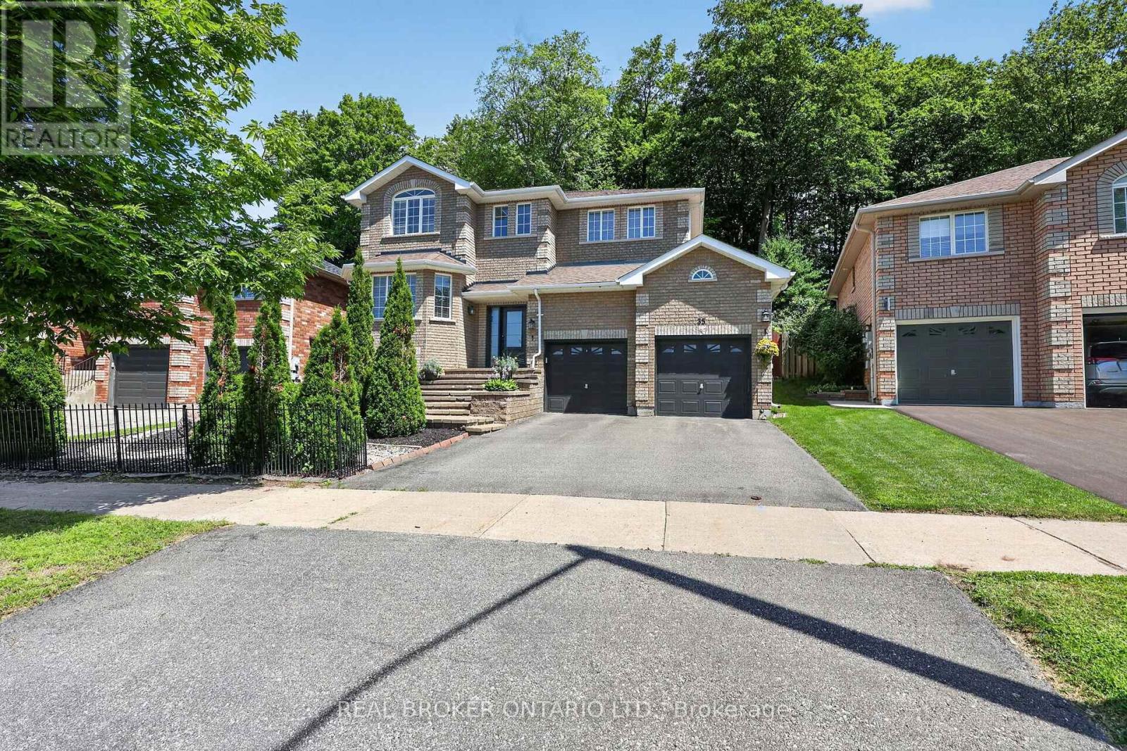 35 BLOOM CRESCENT