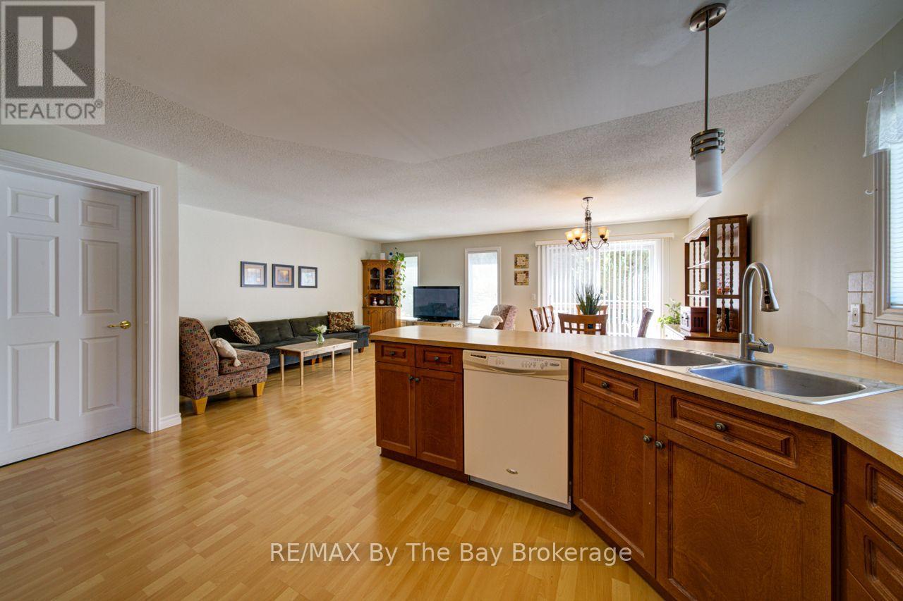 6 Illinois Crescent Property Photo 13