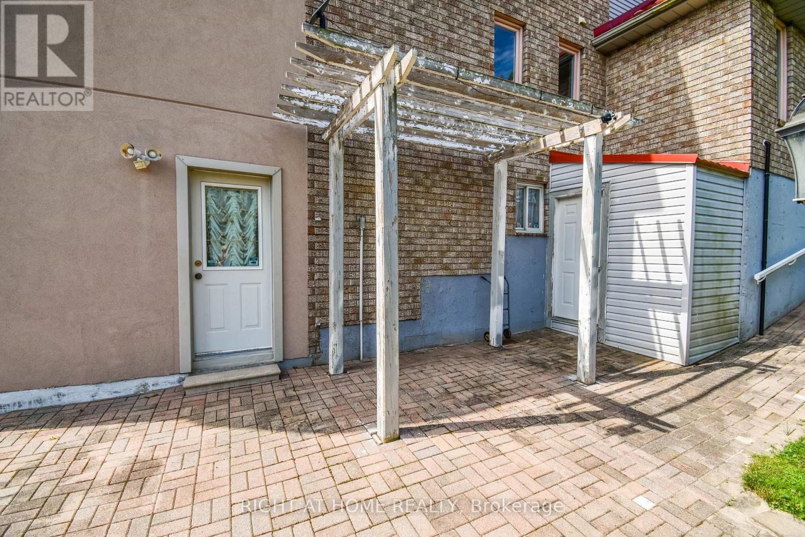11 Thackeray Crescent Property Photo 5