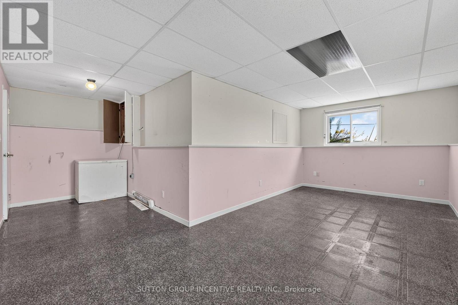 160 Lafontaine Road W Property Photo 36