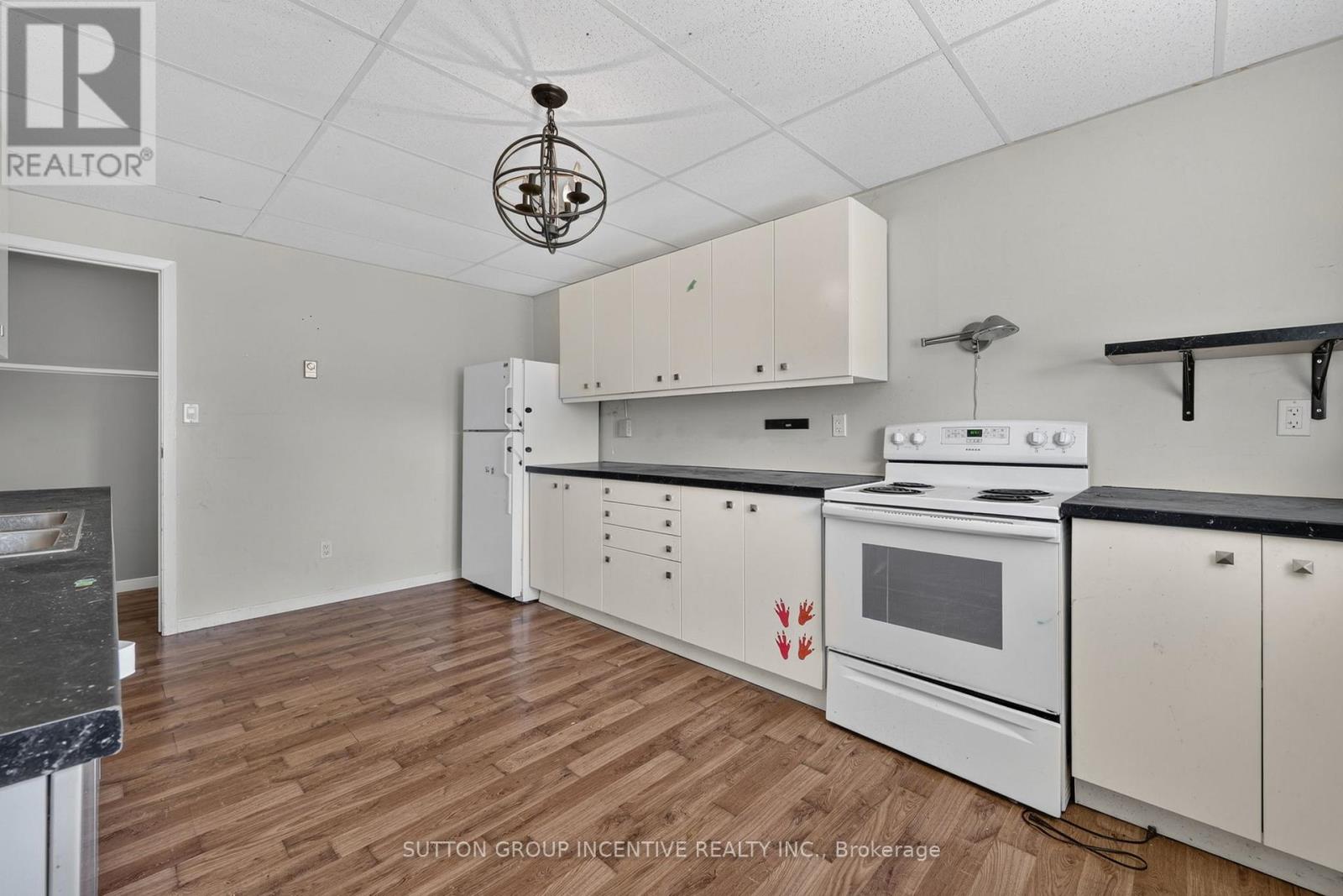 160 Lafontaine Road W Property Photo 37