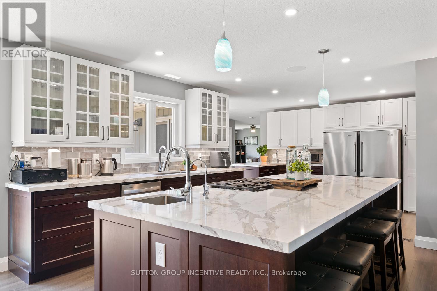 1277 Sunnidale Road Property Photo 7