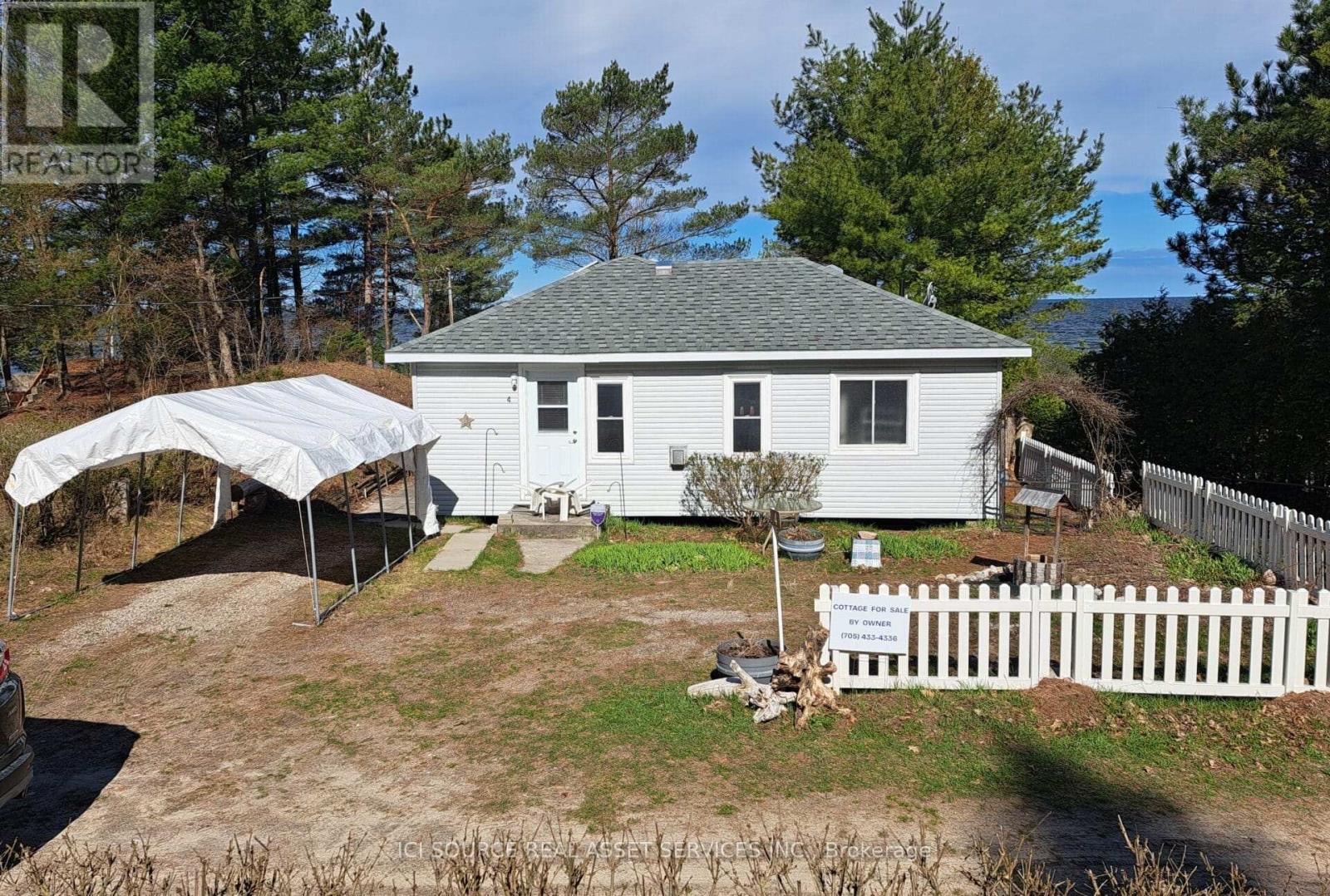 4 PINEWOOD DRIVE Property Photo 1