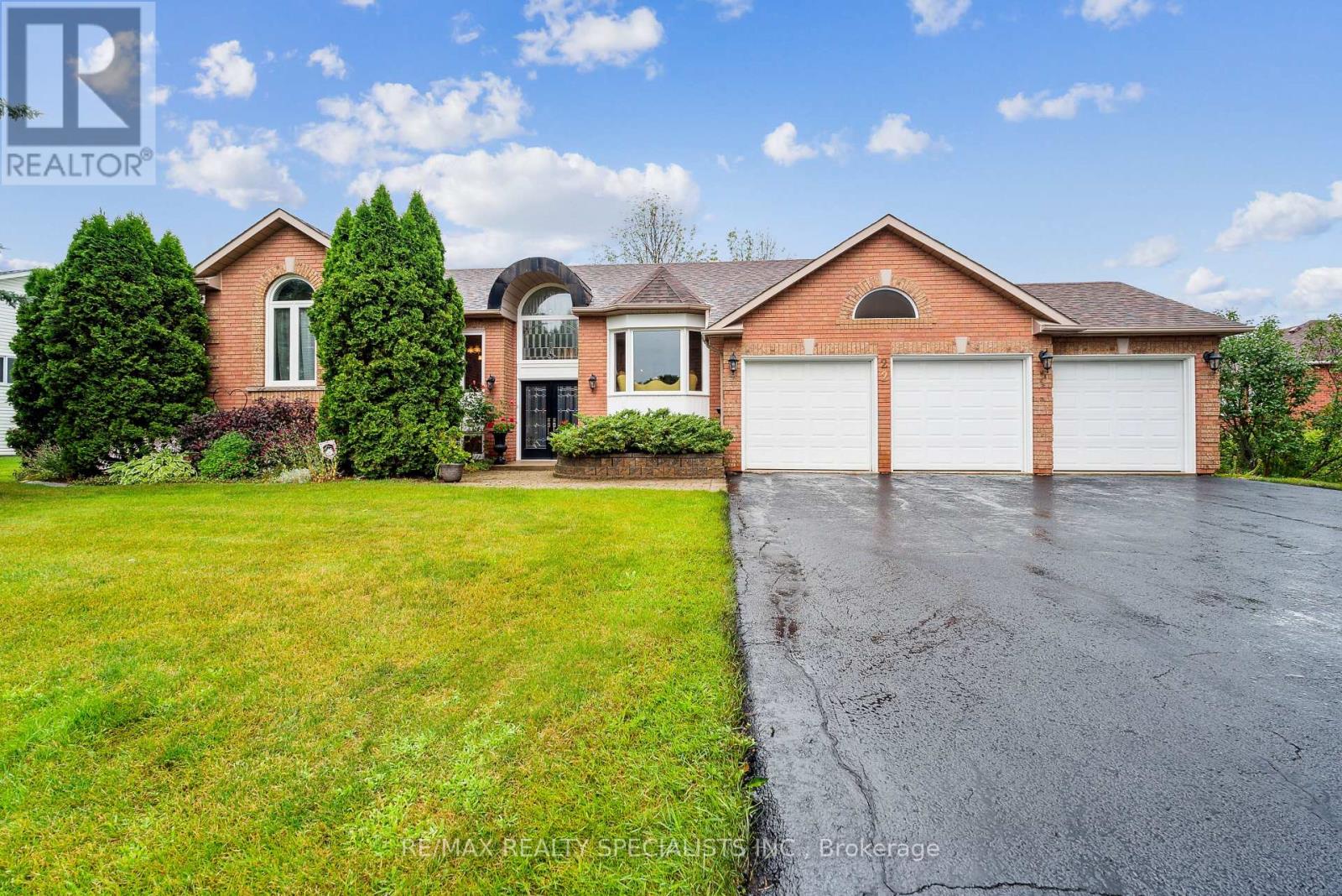 22 LAMONT CREEK DRIVE Property Photo 1