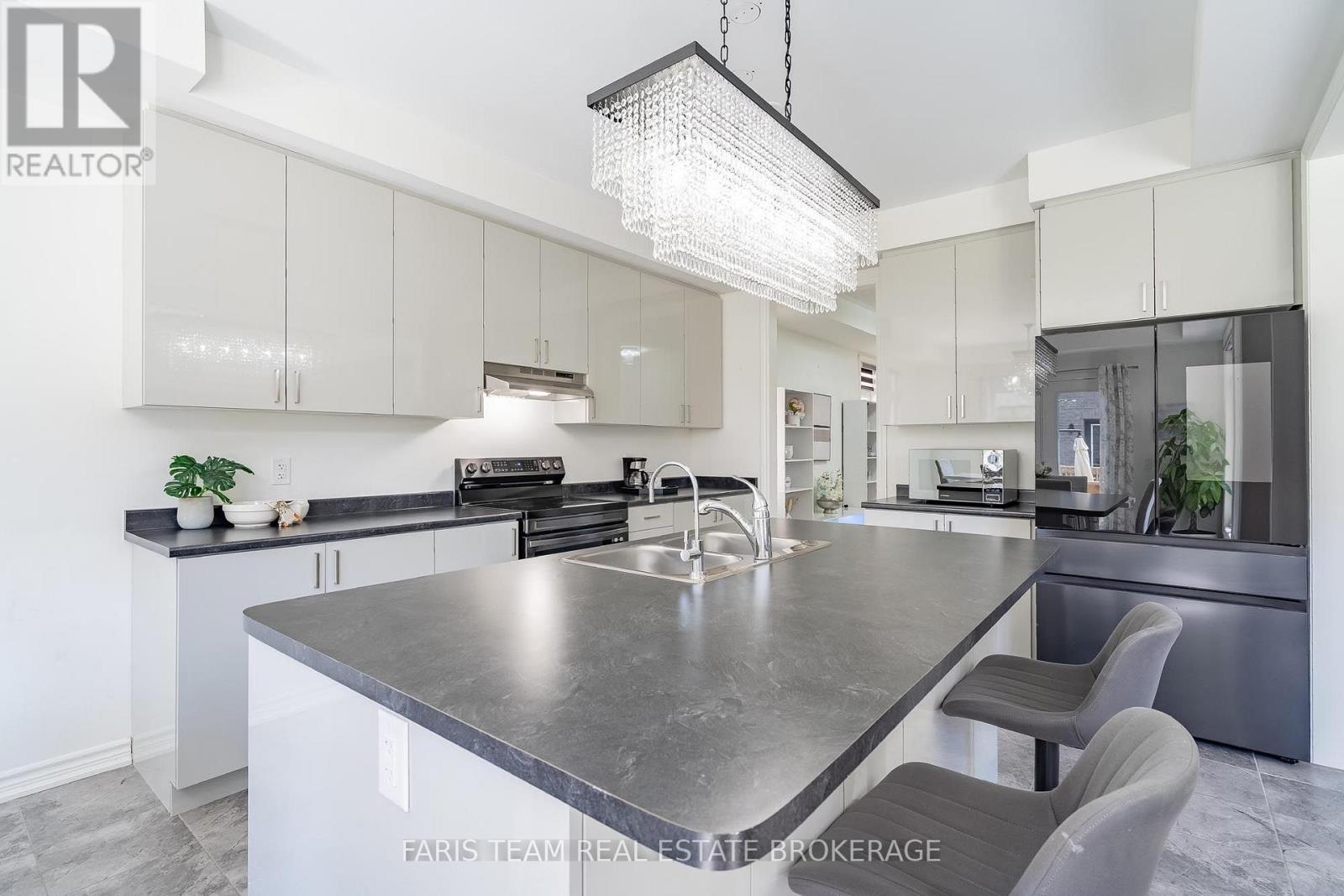24 Sassafras Road Property Photo 6
