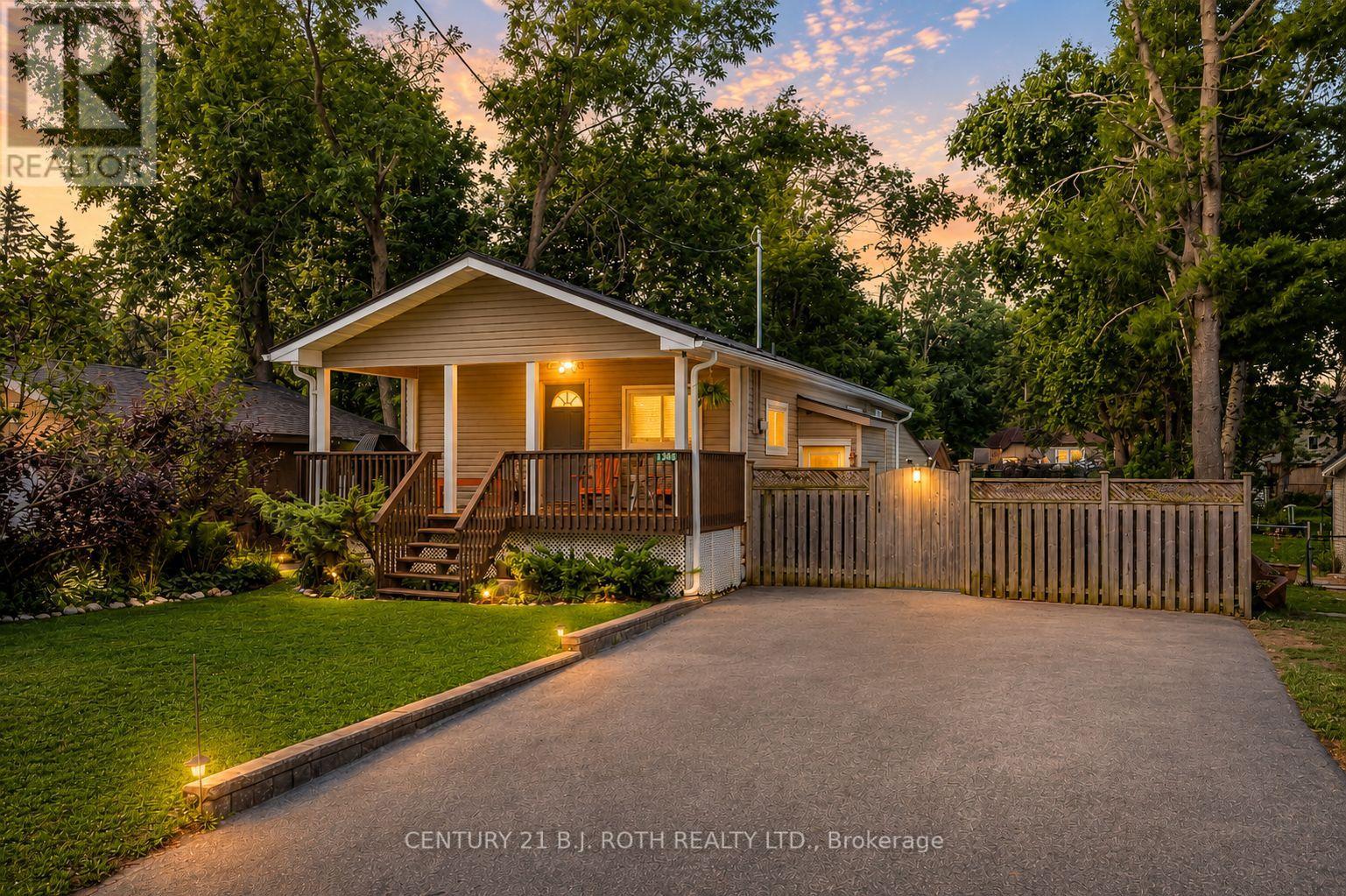 3448 Coronation Avenue Property Photo 1