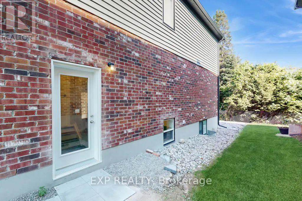 Lower - 967 Wright Drive Property Photo 3