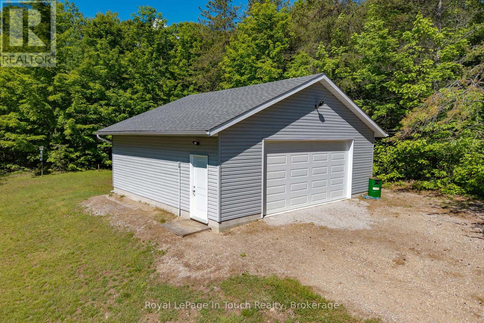 756 Champlain Road Property Photo 14