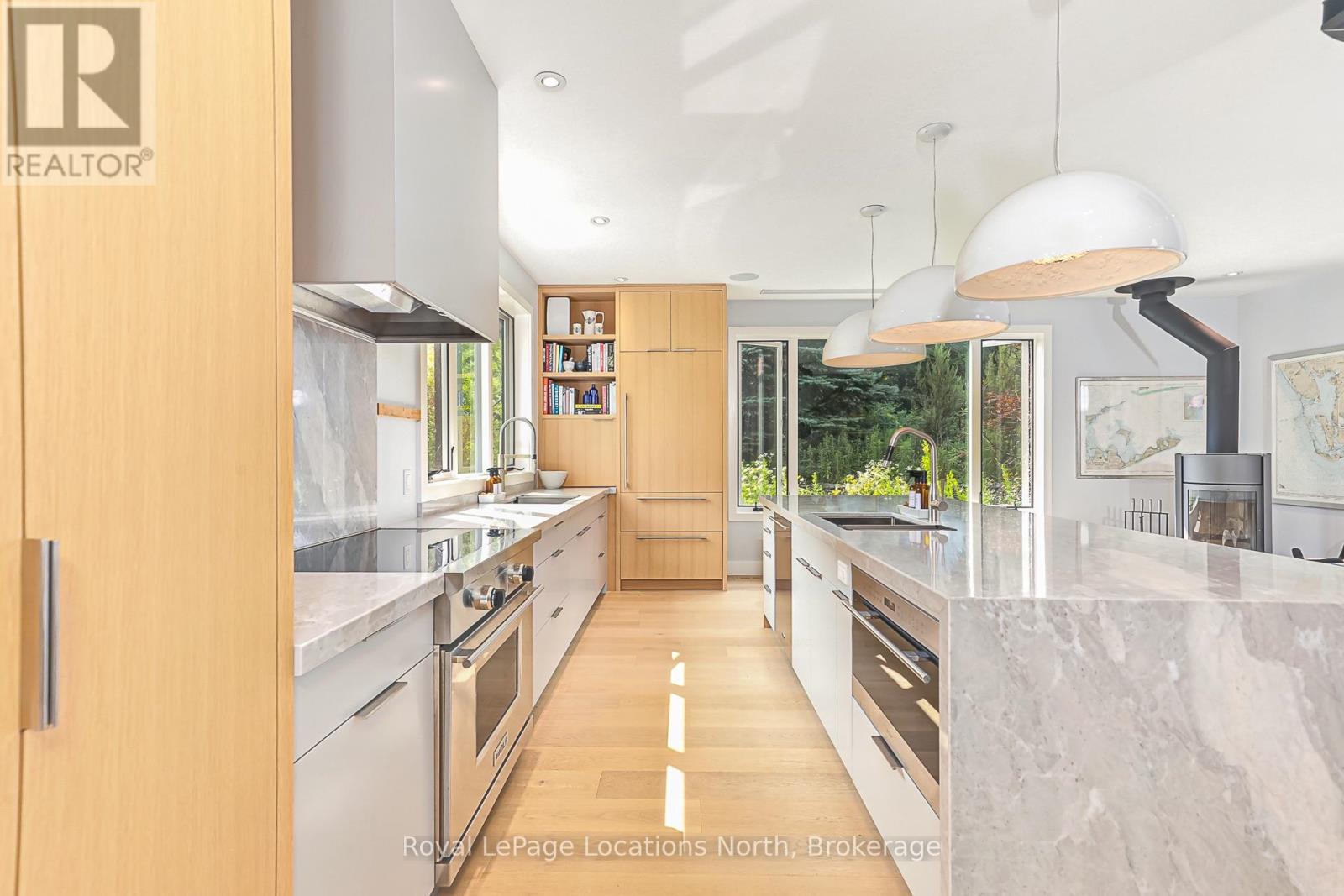 1664 10 Concession N Property Photo 6