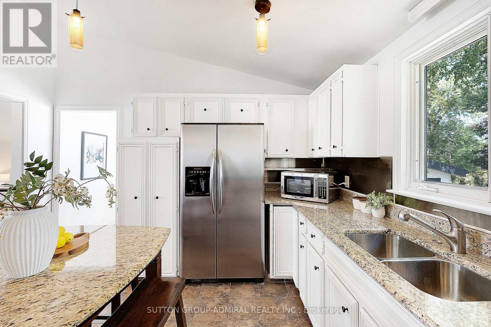 2232 Lakeshore Drive Property Photo 14