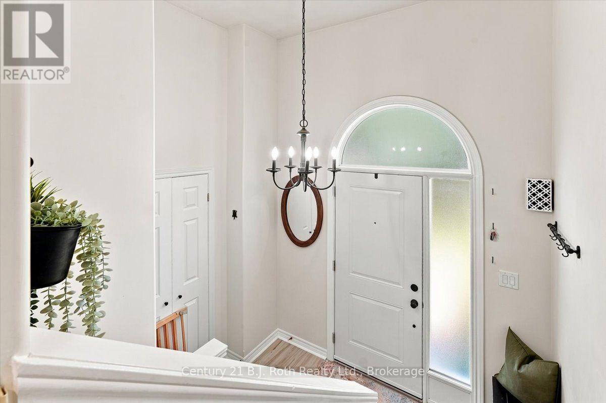 413 Irwin Street Property Photo 3