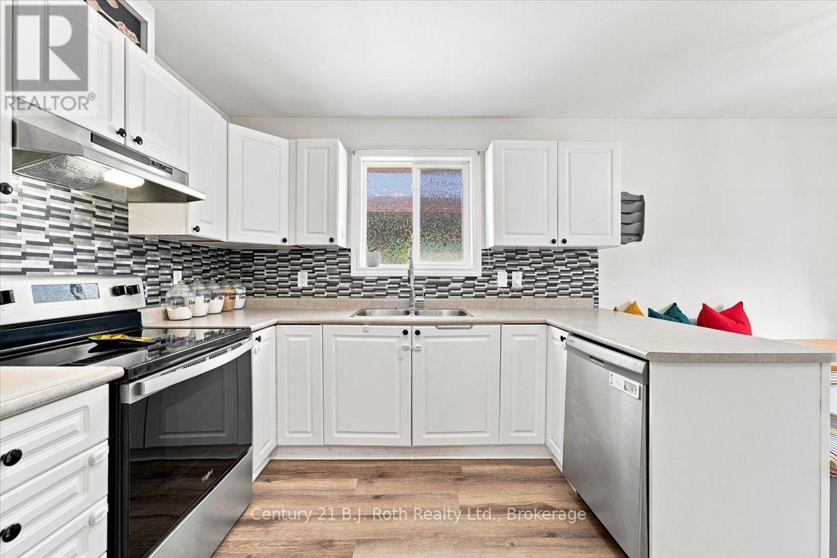 413 Irwin Street Property Photo 8