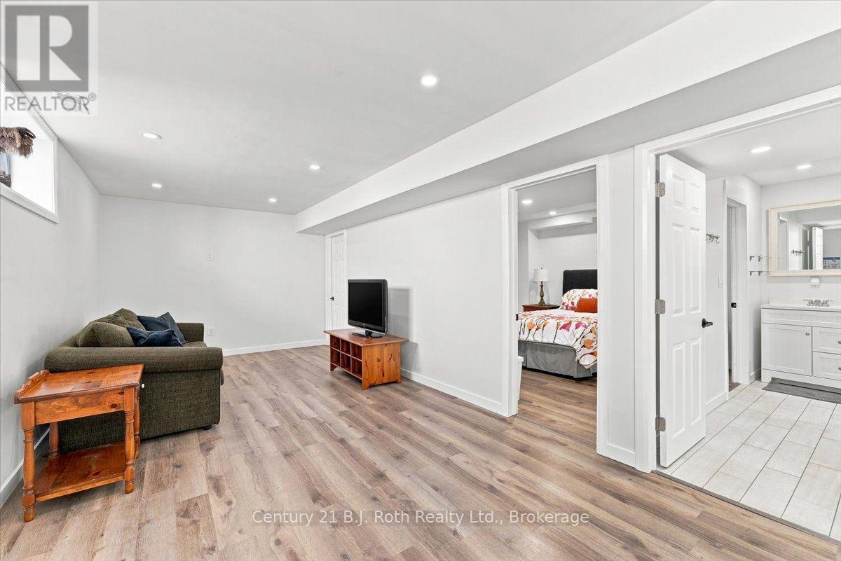 413 Irwin Street Property Photo 18