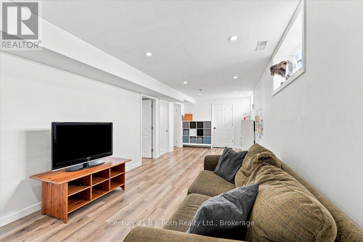 413 Irwin Street Property Photo 20