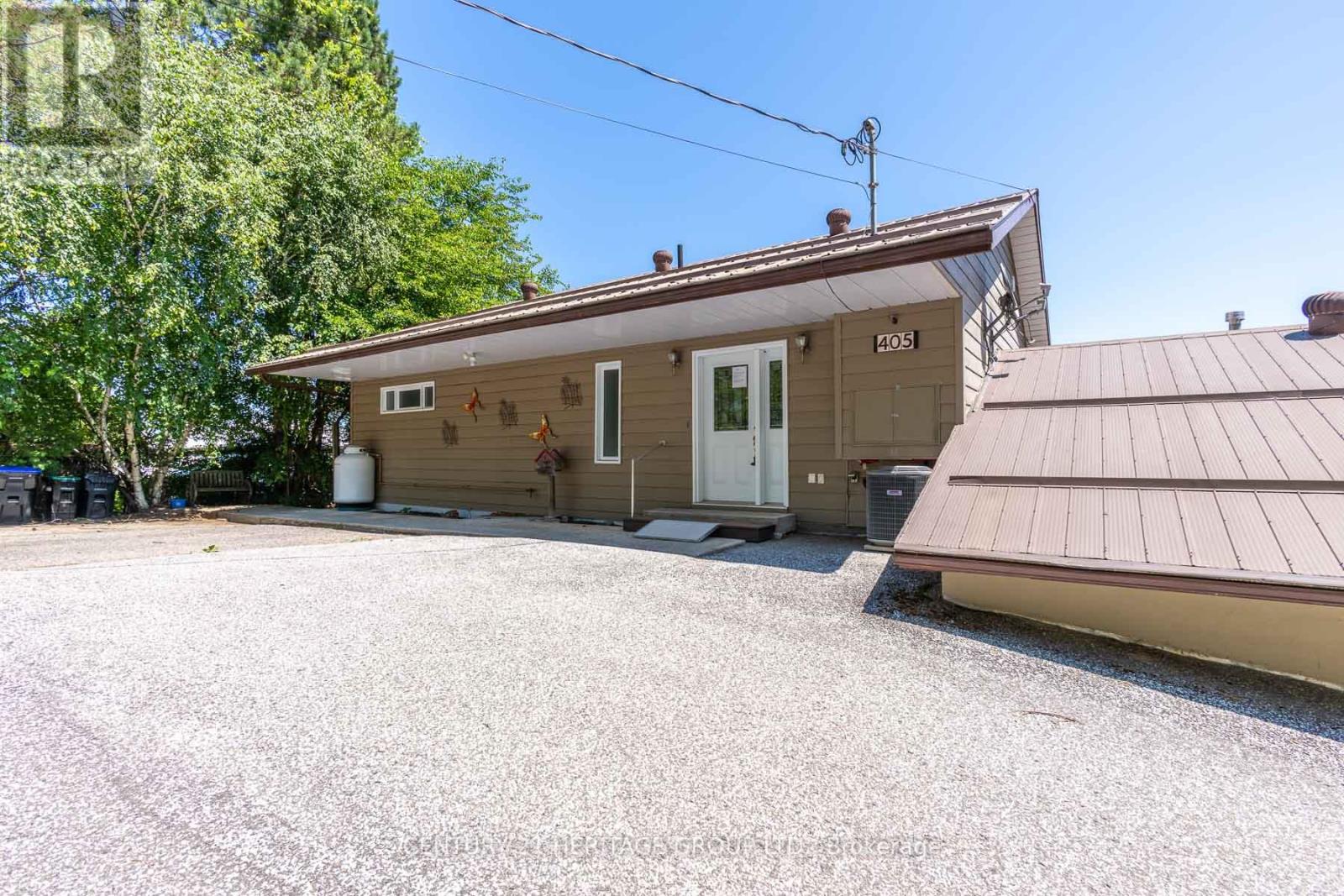 405 Champlain Road Property Photo 3