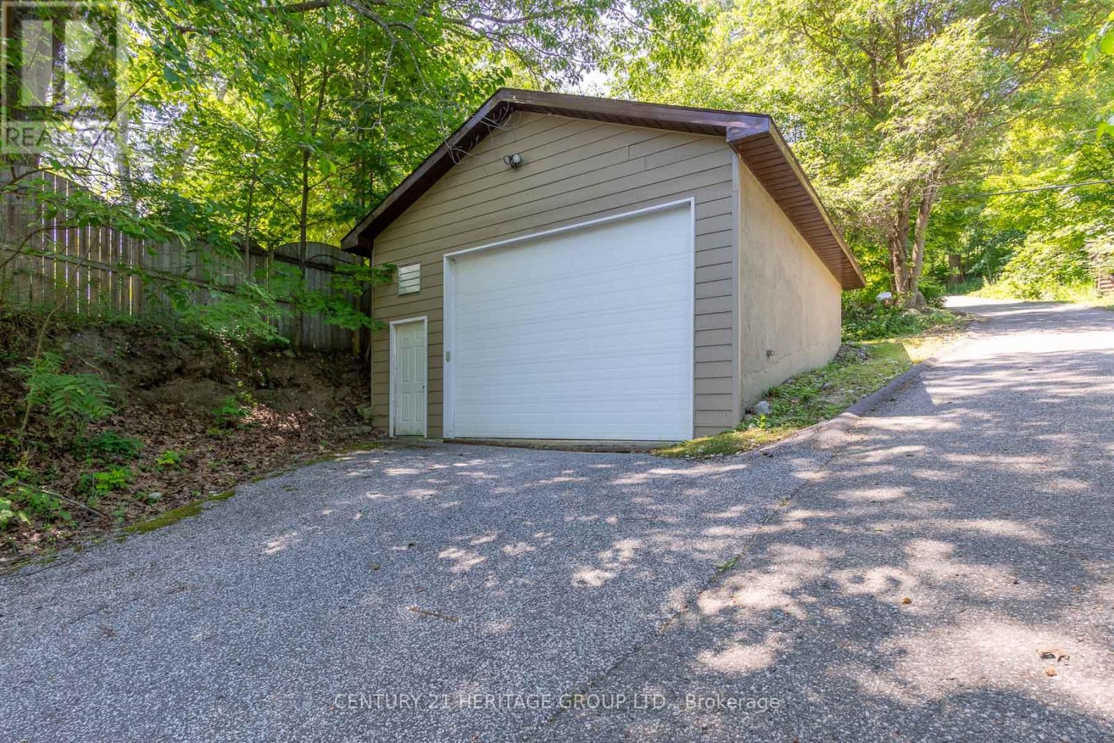 405 Champlain Road Property Photo 5