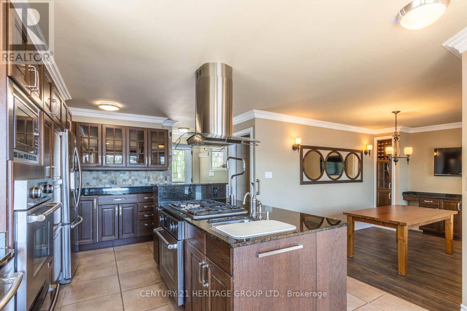 405 Champlain Road Property Photo 8