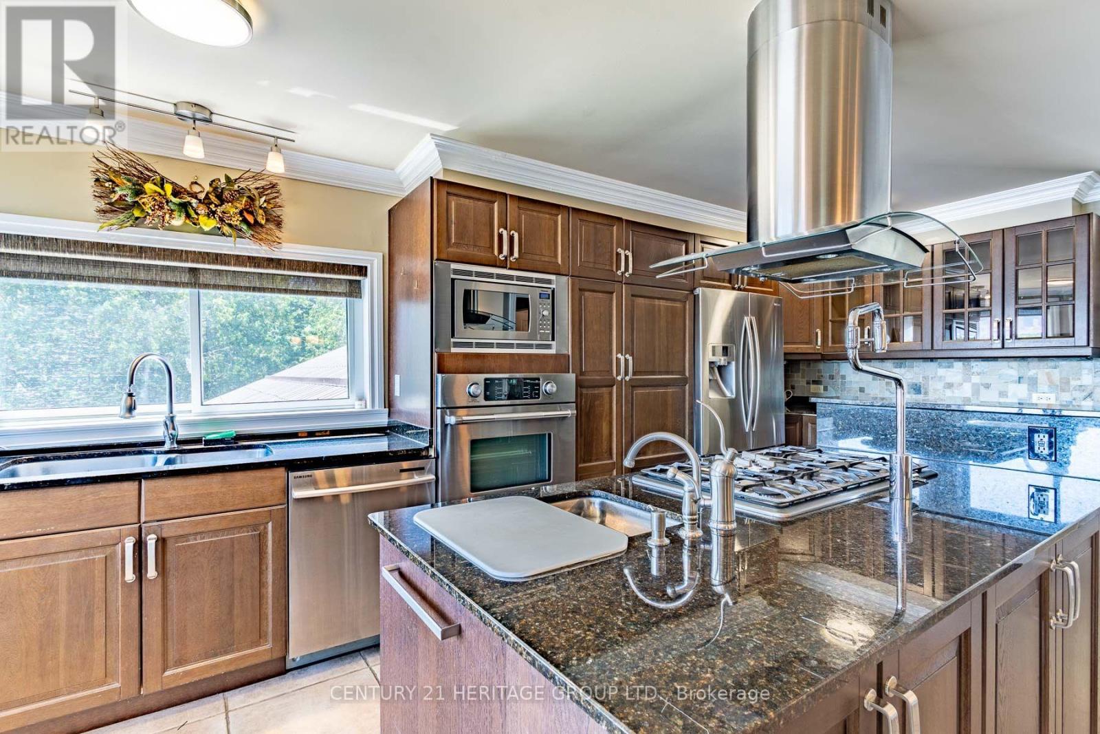 405 Champlain Road Property Photo 9