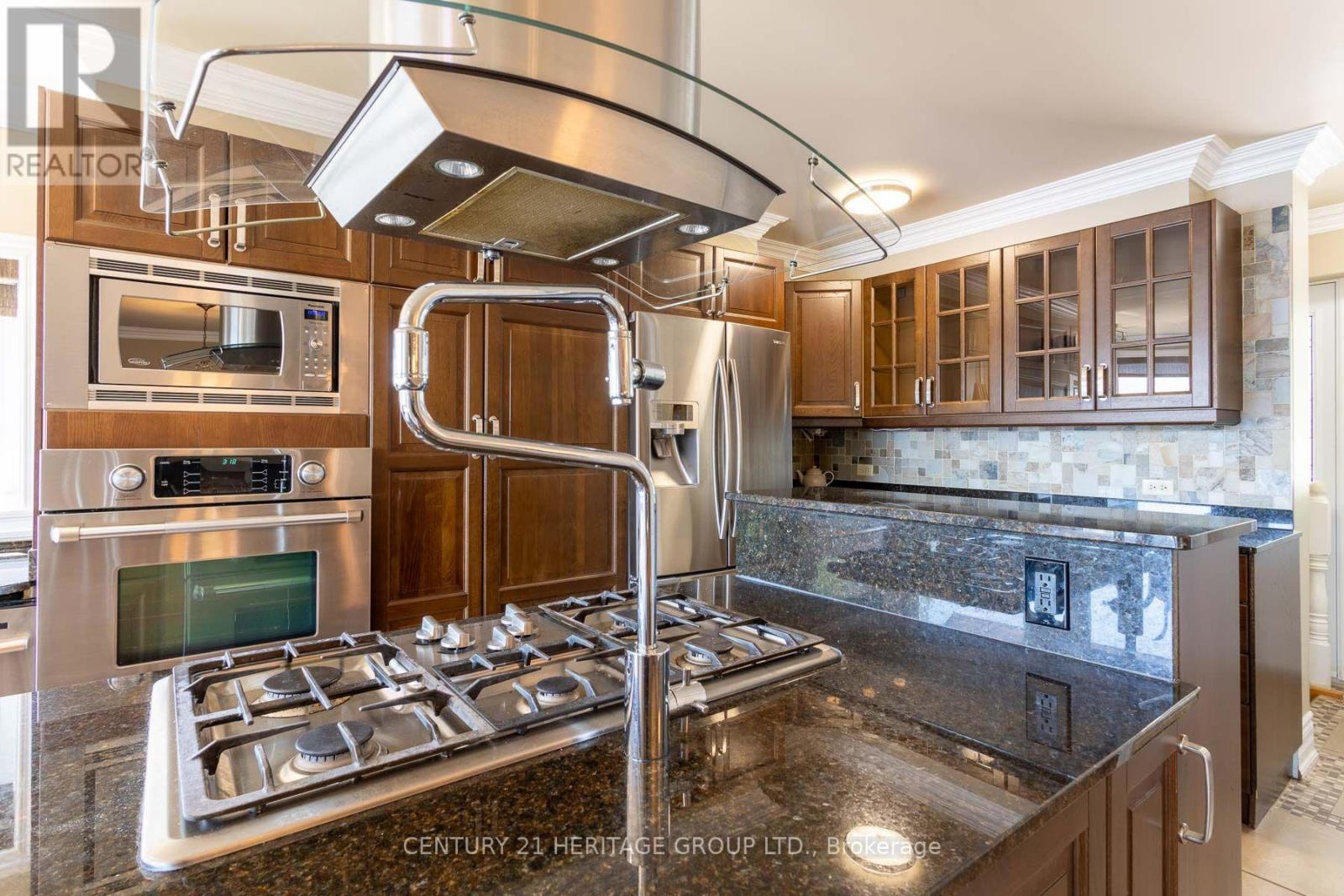 405 Champlain Road Property Photo 10