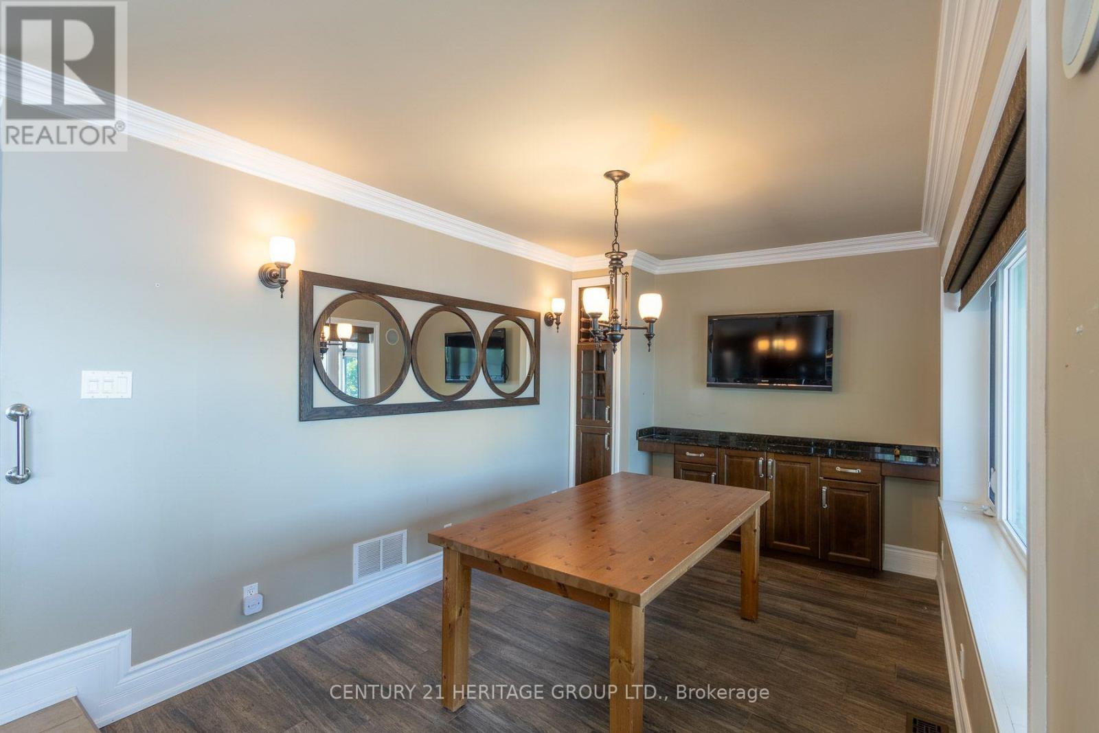 405 Champlain Road Property Photo 12