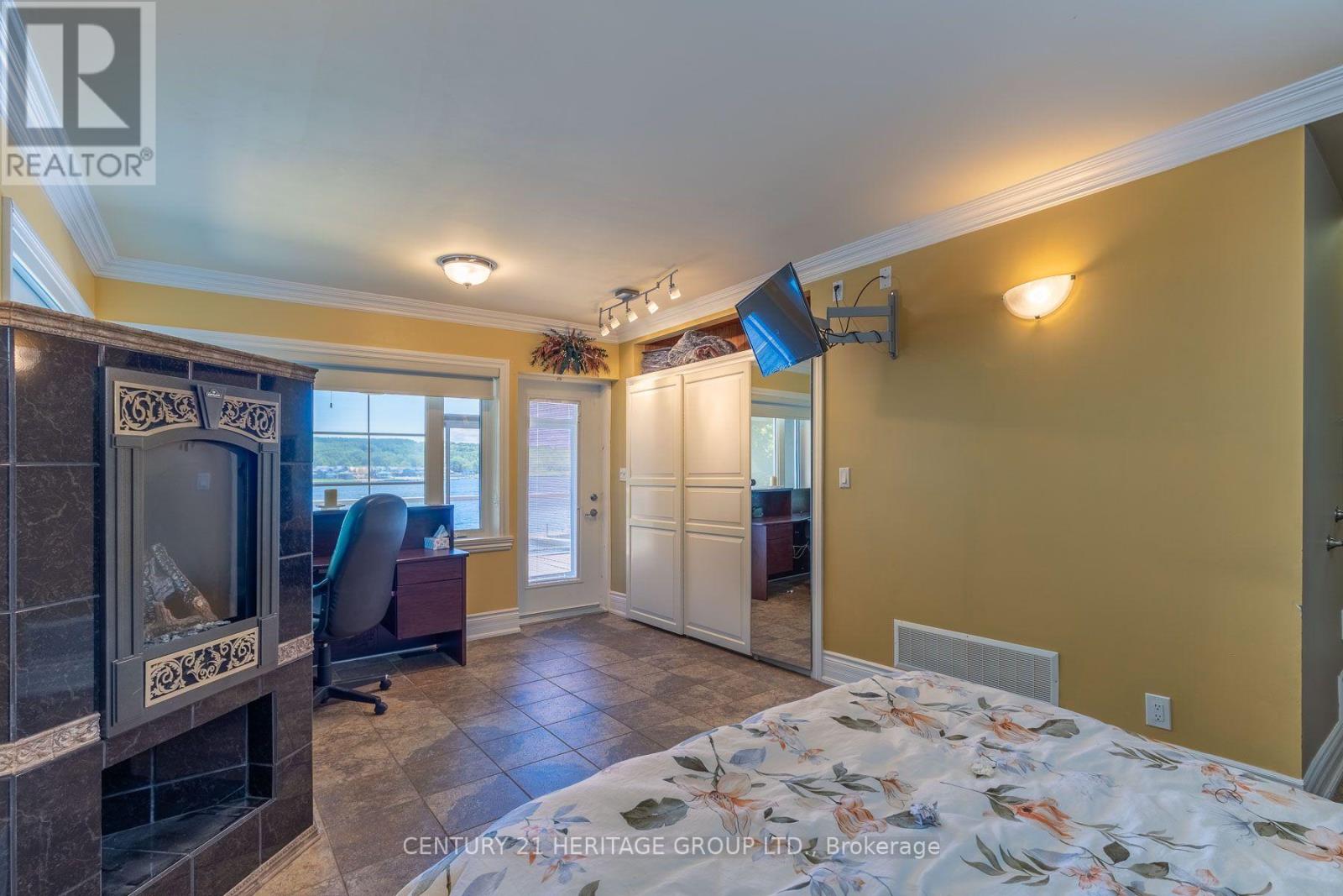 405 Champlain Road Property Photo 16