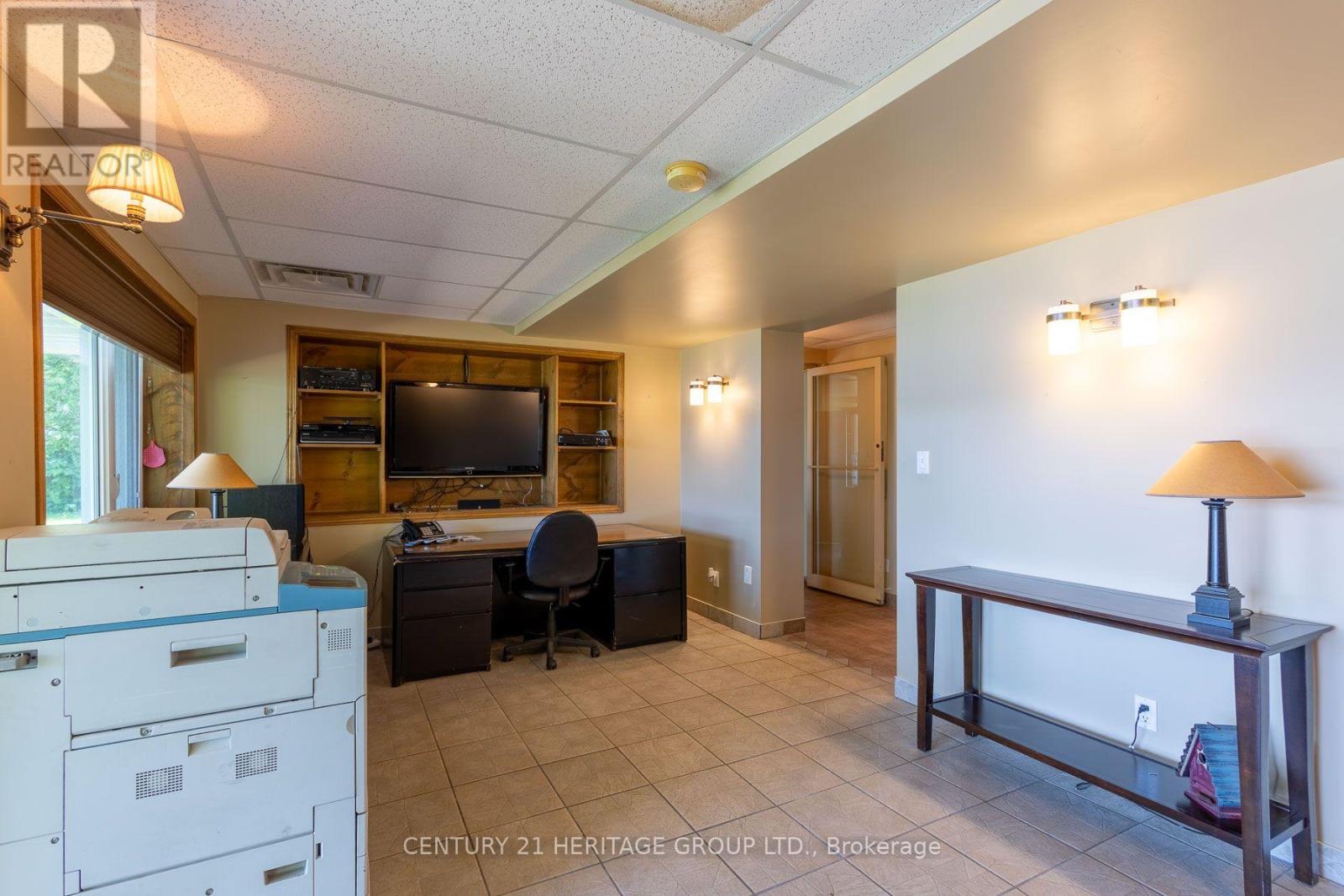 405 Champlain Road Property Photo 24