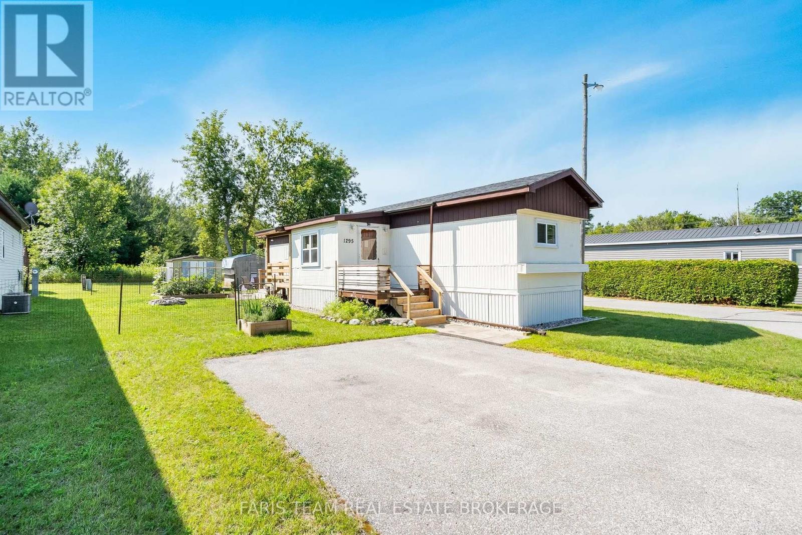 1295 HILLTOP ROAD Property Photo 1