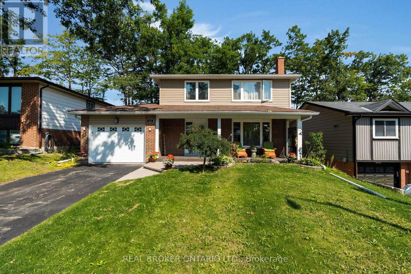 40 Farmingdale Crescent Property Photo 1
