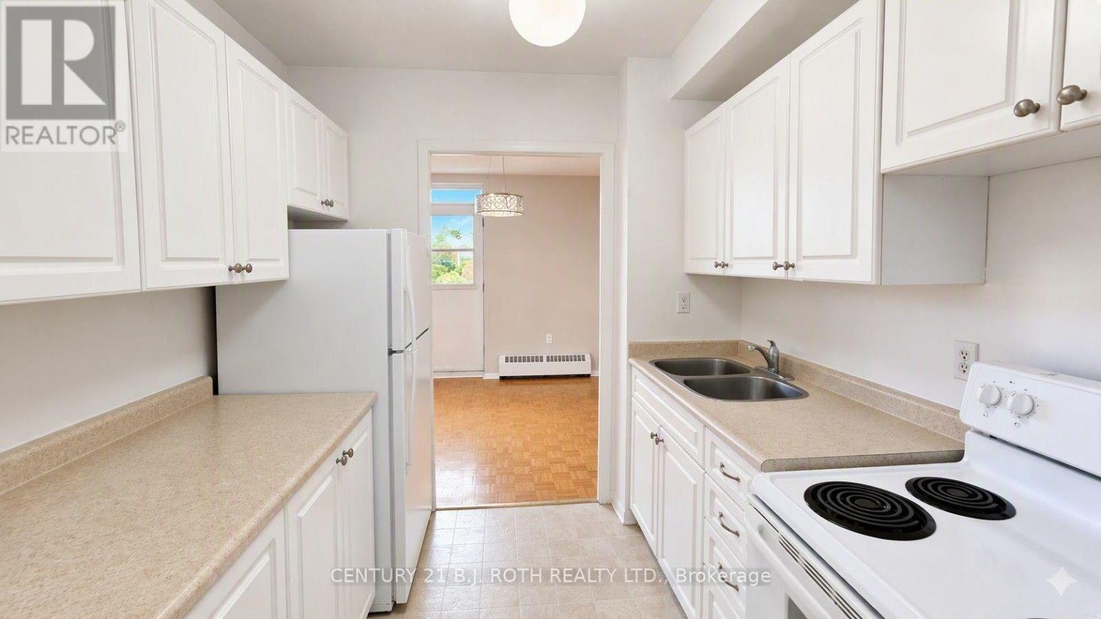 808 - 37 Peel Street Property Photo 4
