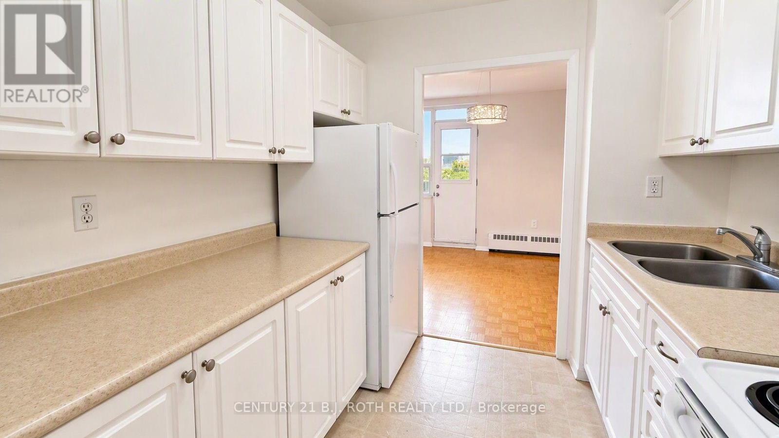 808 - 37 Peel Street Property Photo 5