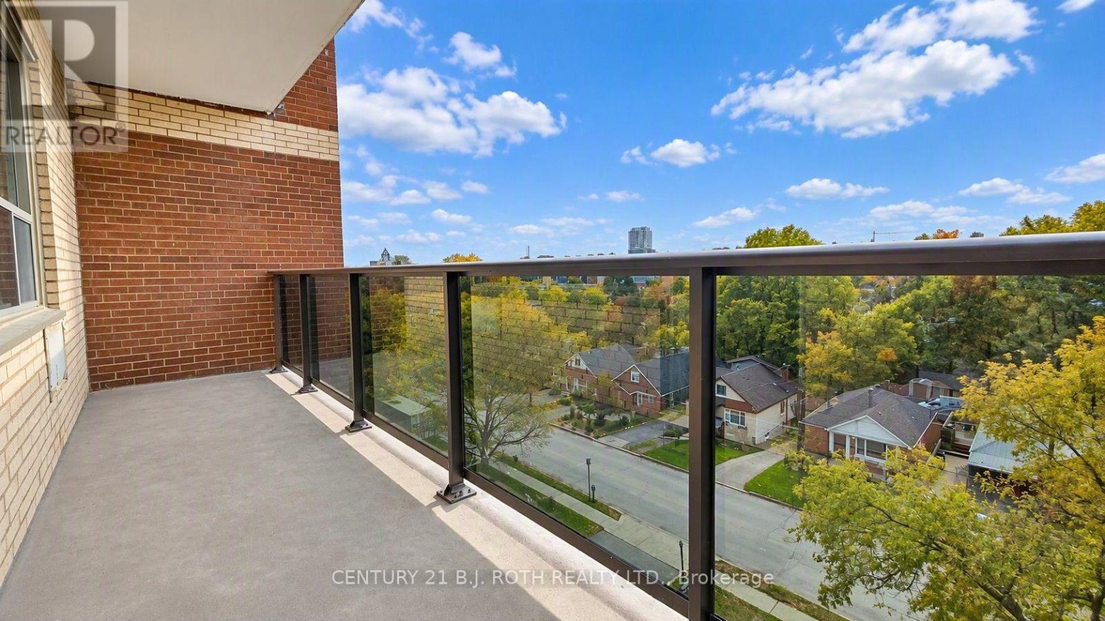808 - 37 Peel Street Property Photo 8