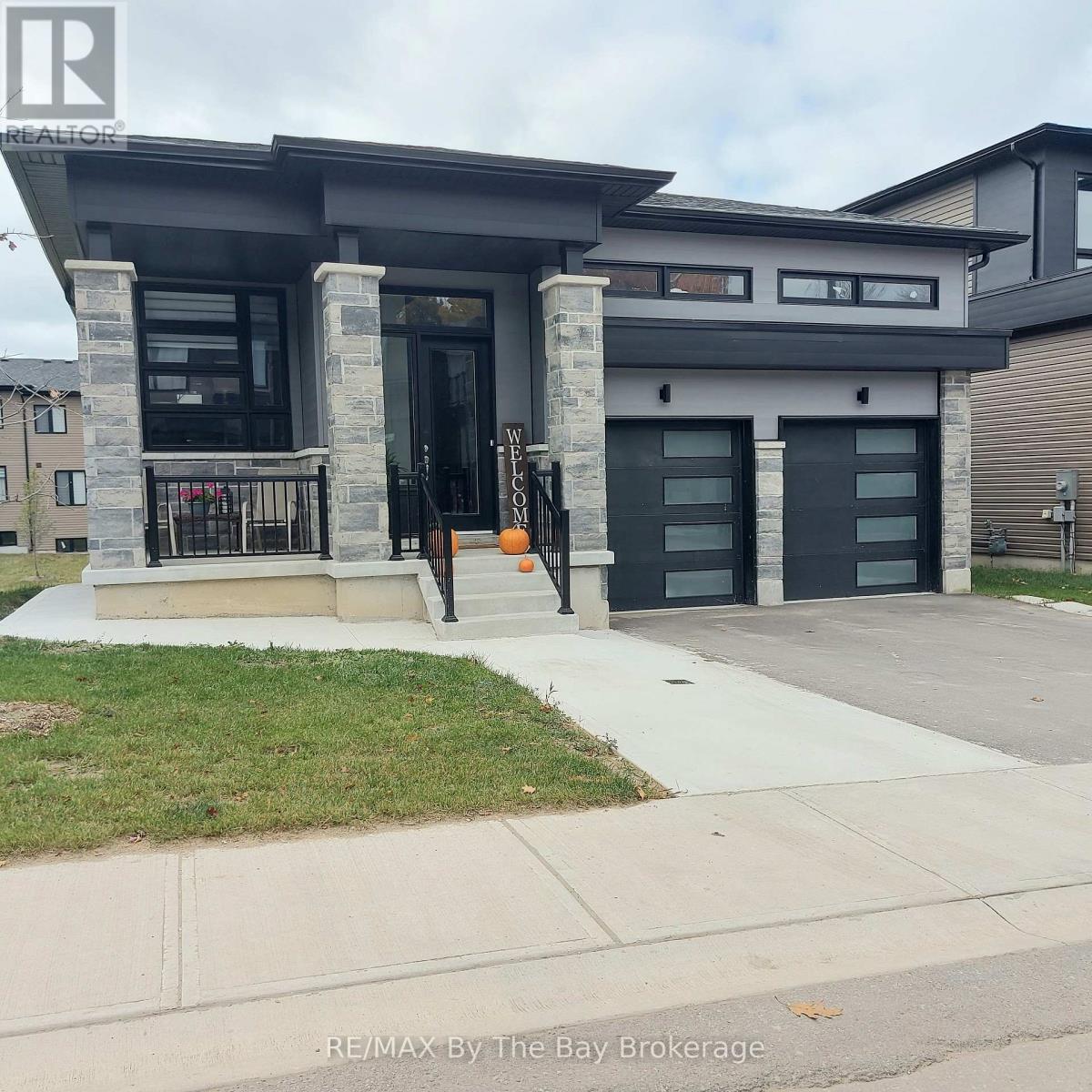 UPPER - 92 BERKELY STREET Property Photo 1