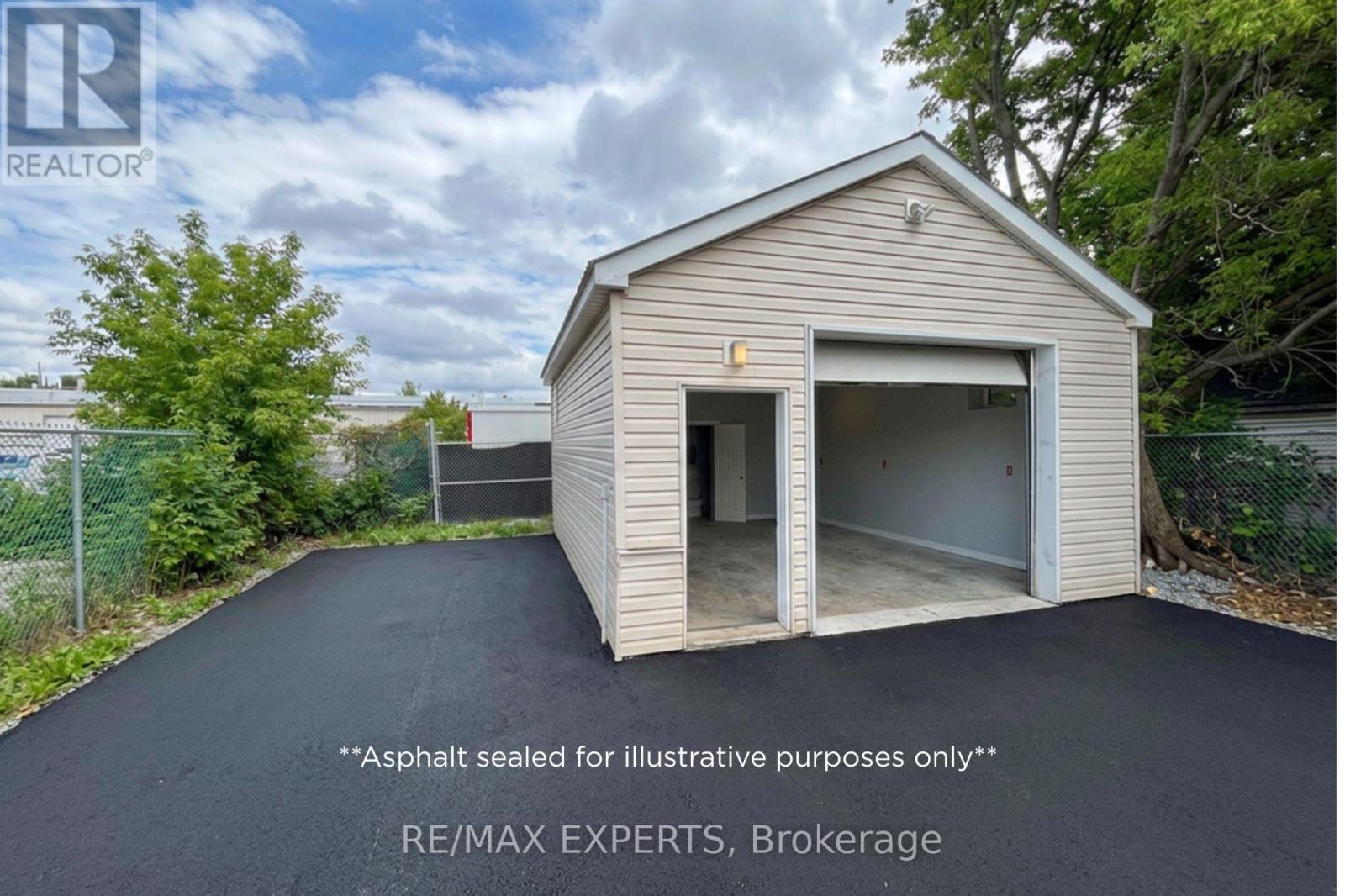 3 - 5 Ferndale Drive N Property Photo 2