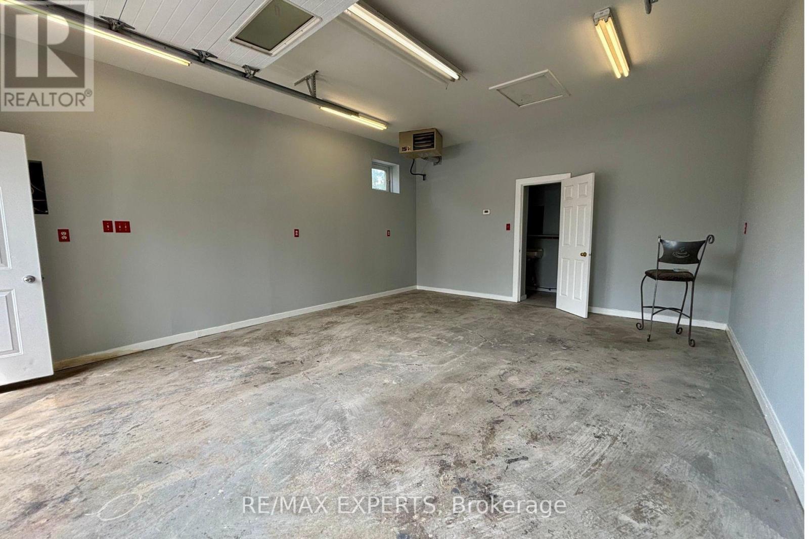 3 - 5 Ferndale Drive N Property Photo 9