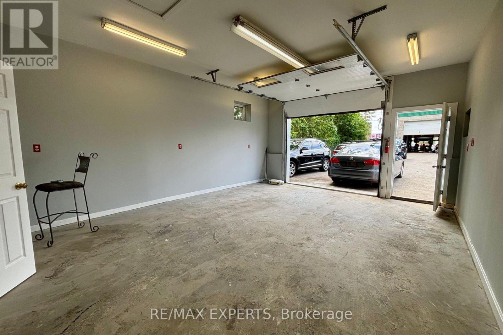 3 - 5 Ferndale Drive N Property Photo 12